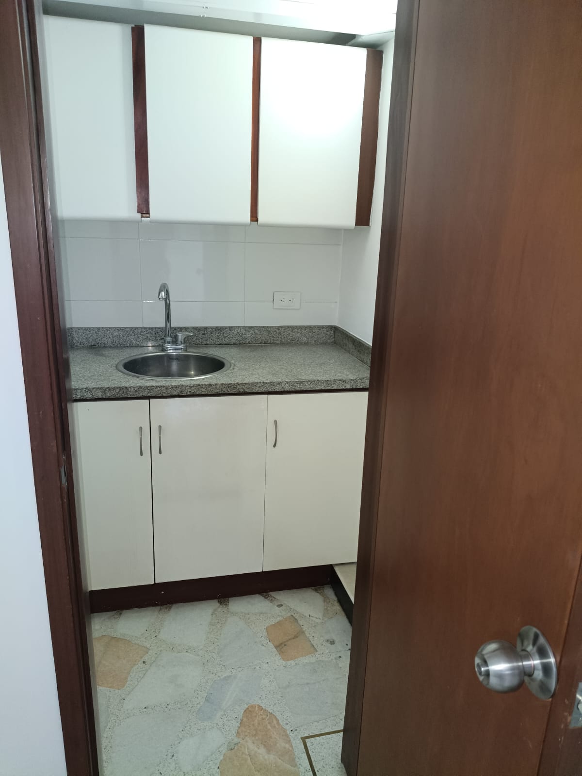 ARRIENDO OFICINA EN SANTA MONICA RESIDENCIAL EN CALI