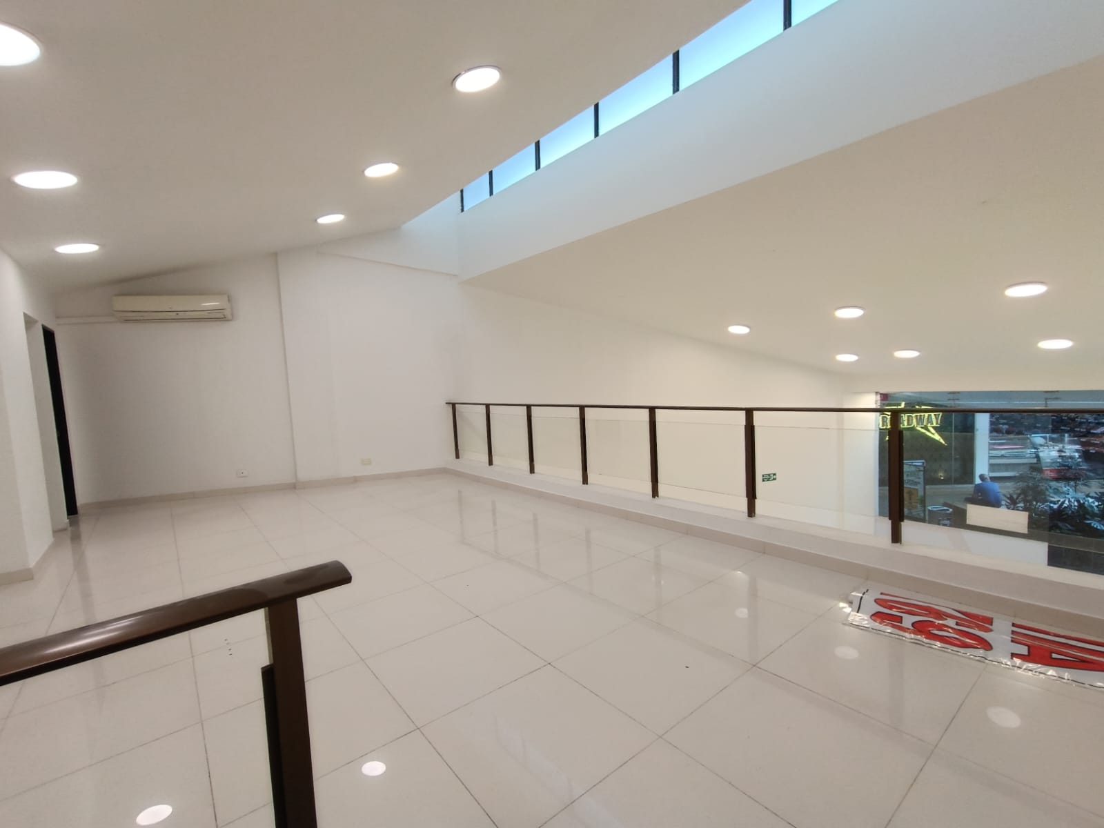 LOCAL COMERCIAL EN ARRIENDO EN CALI CC UNICENTRO