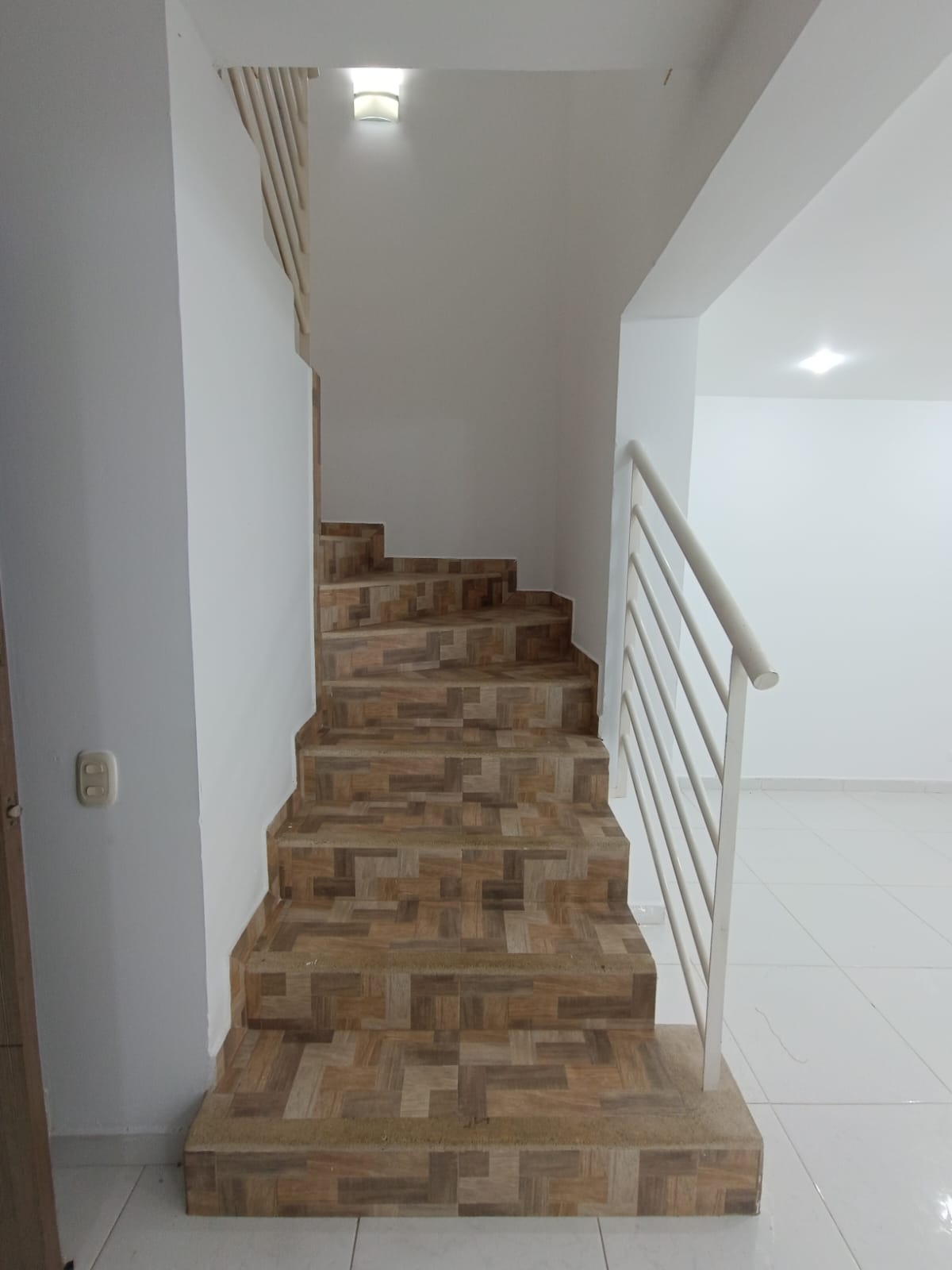 ARRIENDO CASA DE DOS PISOS EN CONJUNTO EN JAMUNDI - CONJUNTO ALEGRA