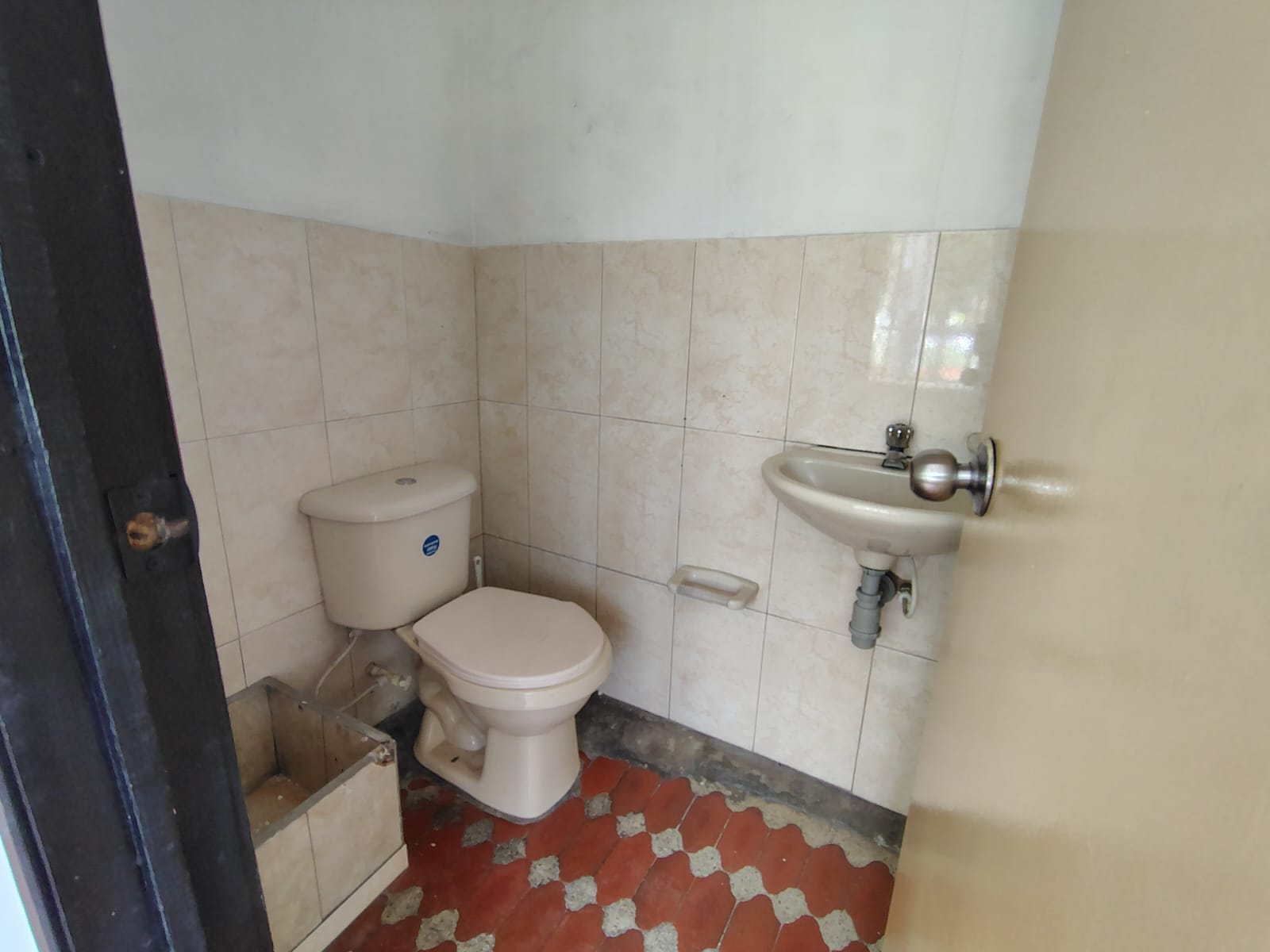 LOCAL ESQUINERO PARA ARRIENDO AL SUR DE CALI EN EL BARRIO CAMINO REAL