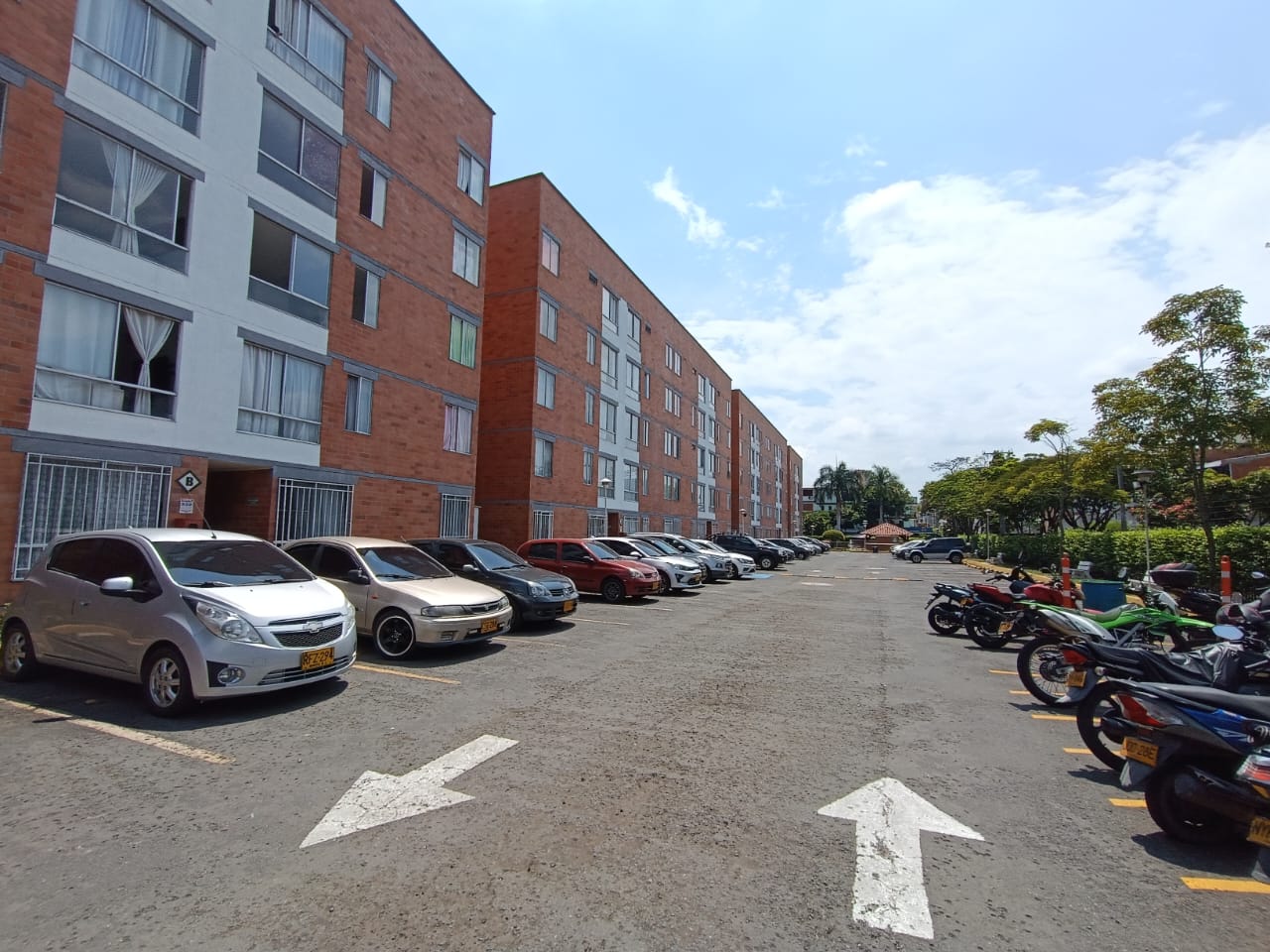VENDO APARTAMENTO EN PISO 5 SIN ASCENSOR - EN CALICANTO