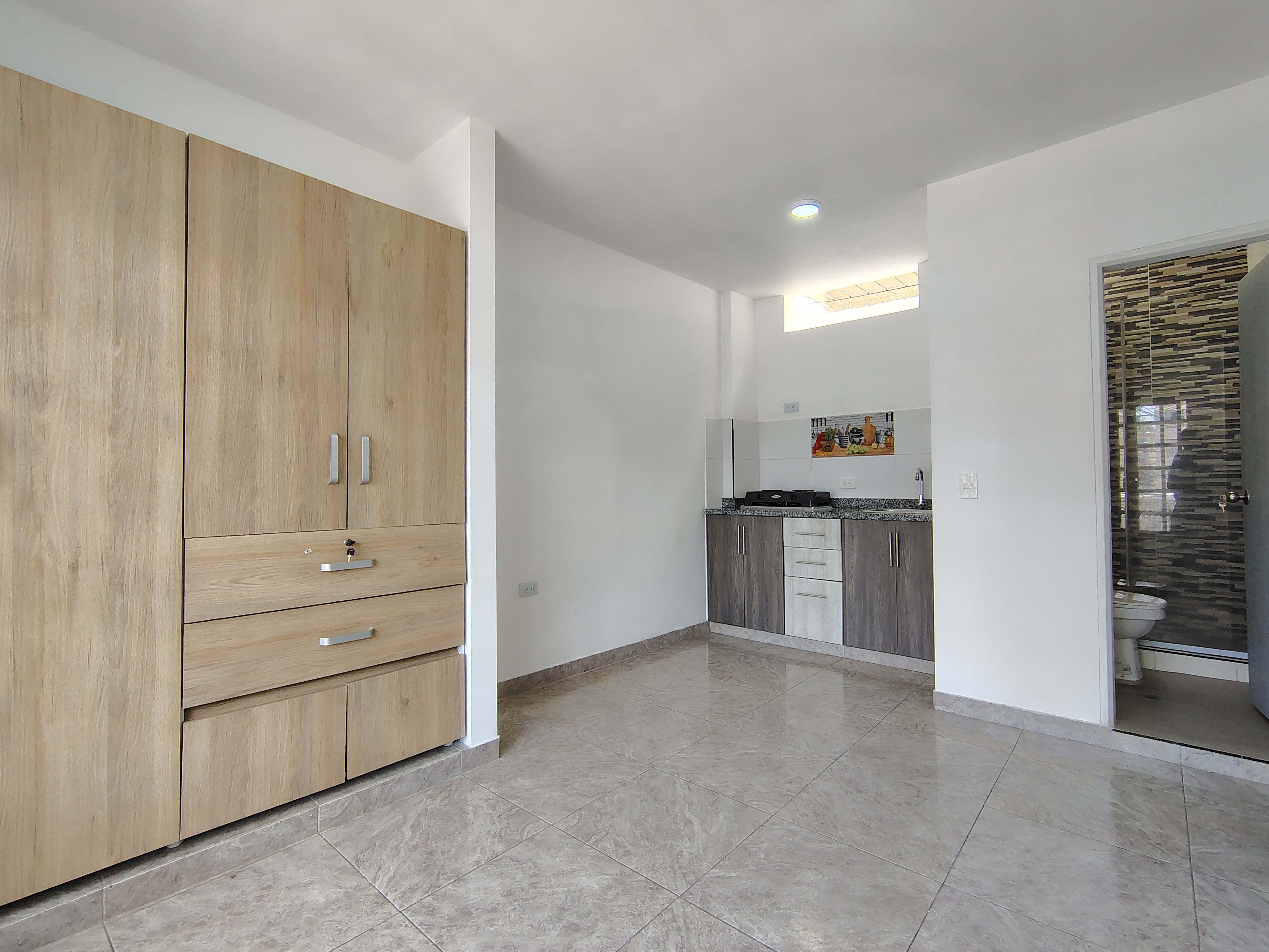 ARRIENDO ESTUDIO  EN EL BARRO OLIMPICO 202