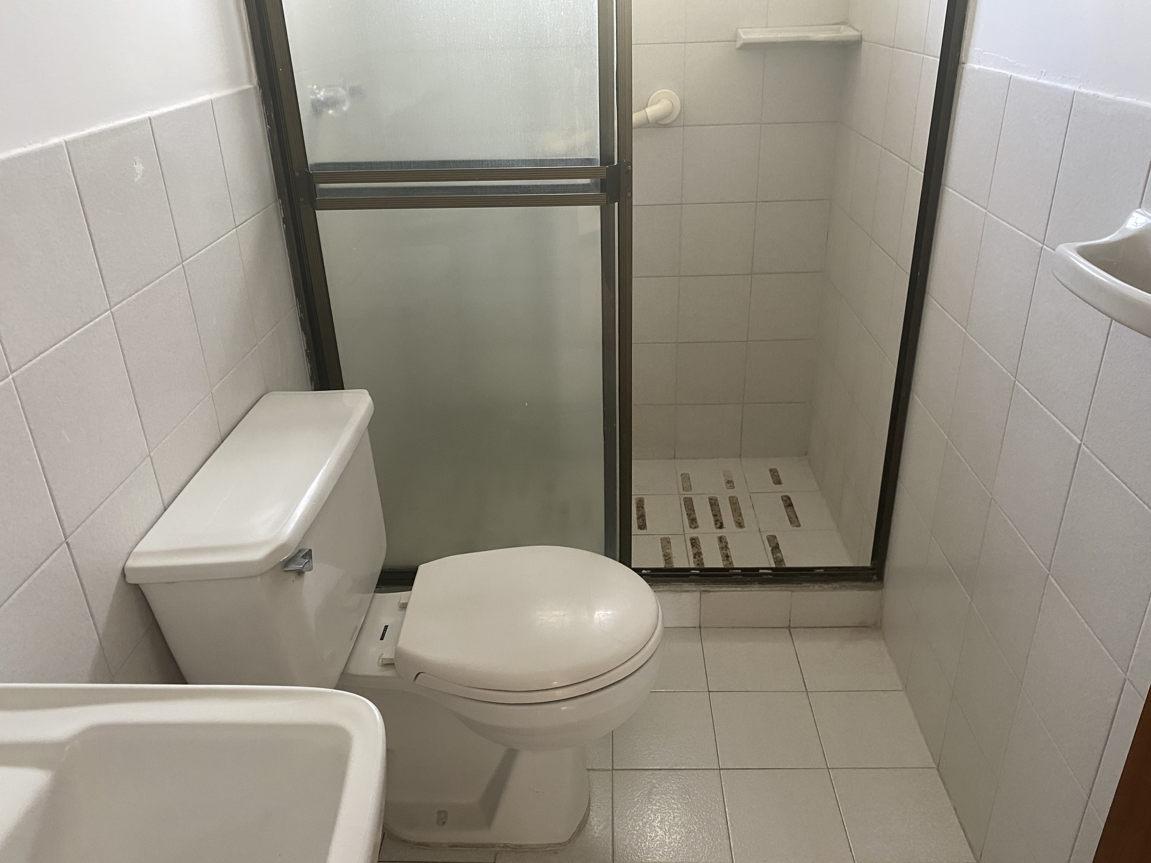 VENDO CASA DE DOS PISOS EN CONDOMINIO EN LA HACIENDA