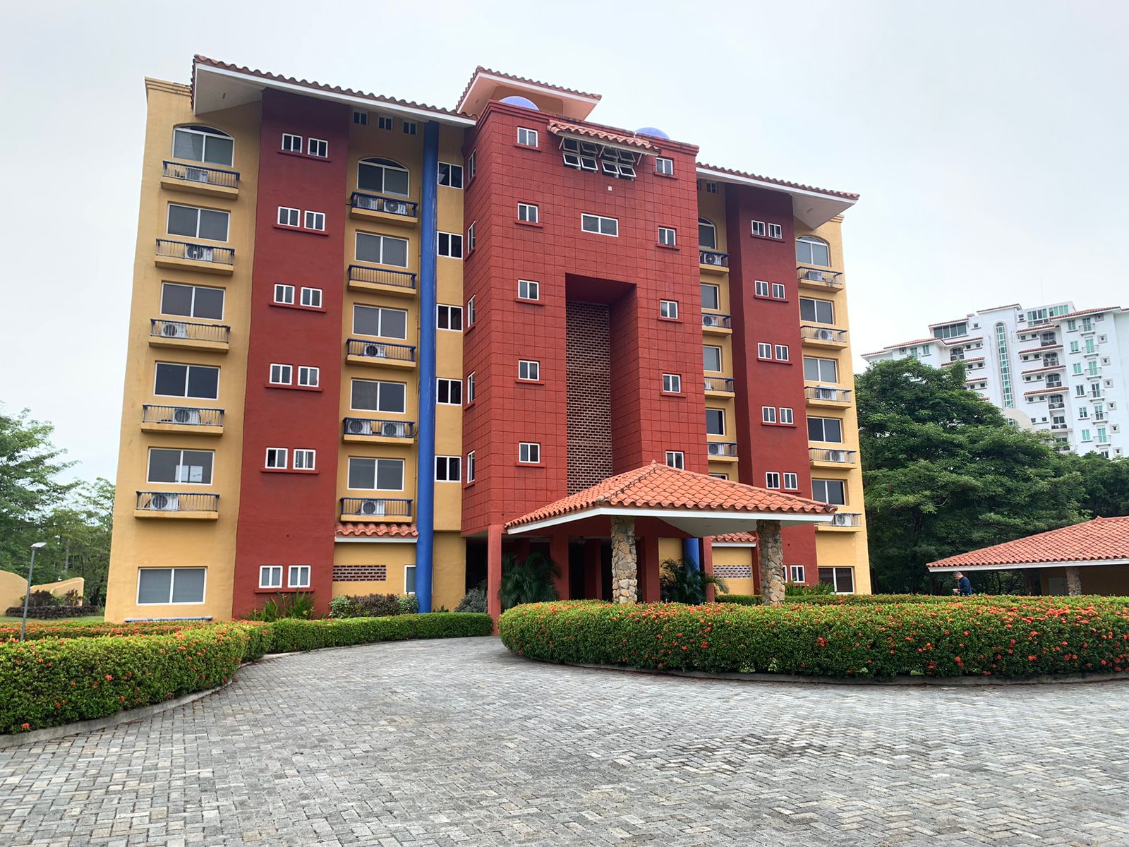 VENDO APARTAMENTO DE PLAYA PUNTA BARCO RESORT