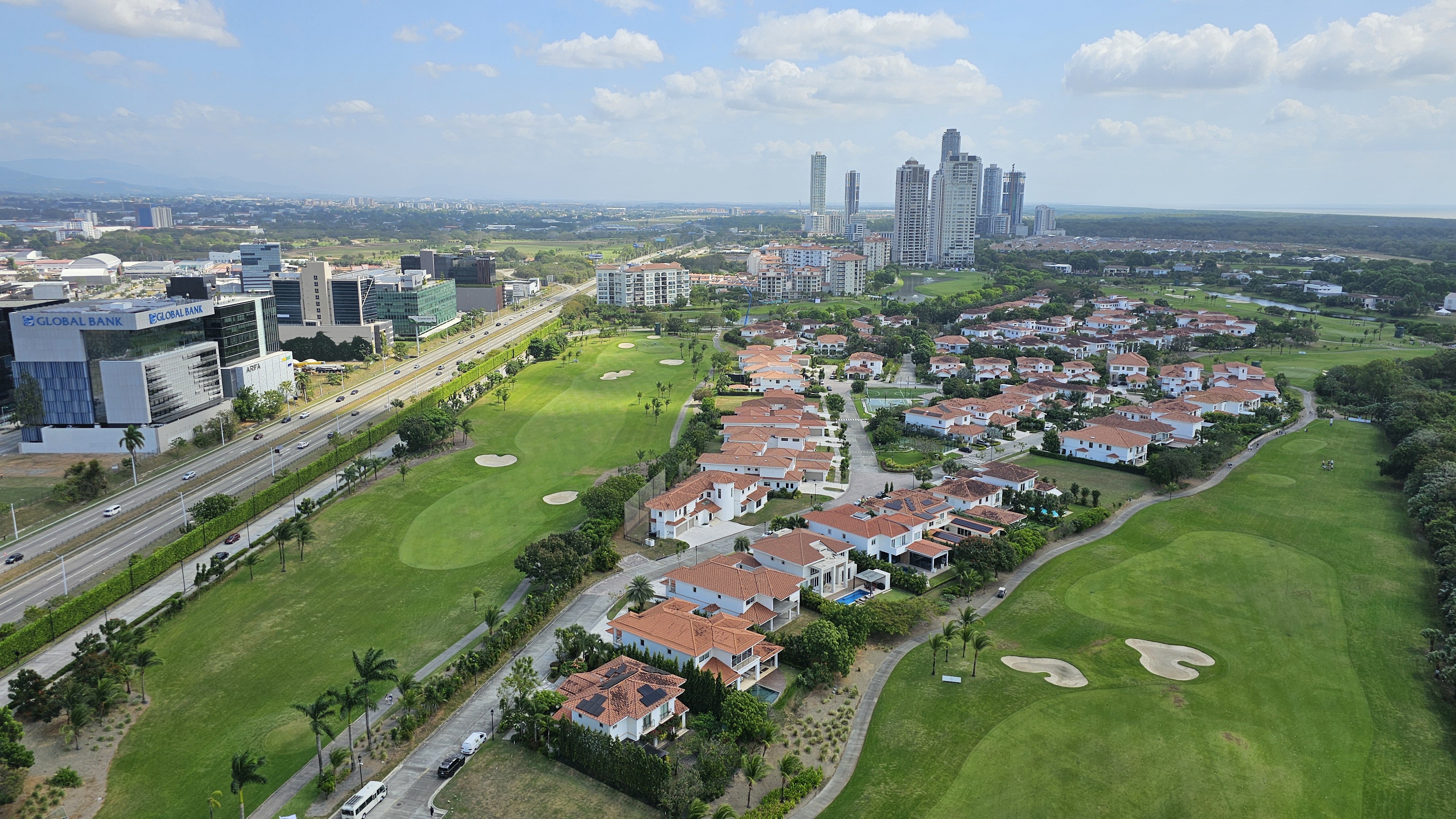 Se Vende Apartamento en Green Garden Santa Maria