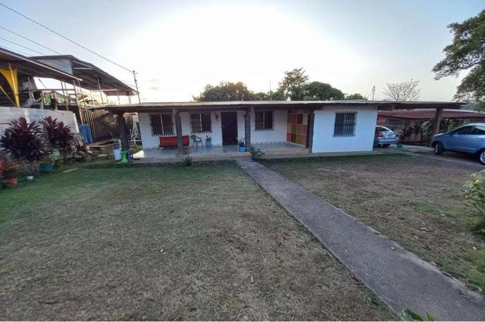 VENDO CASA USO COMERCIAL LA CHORRERA