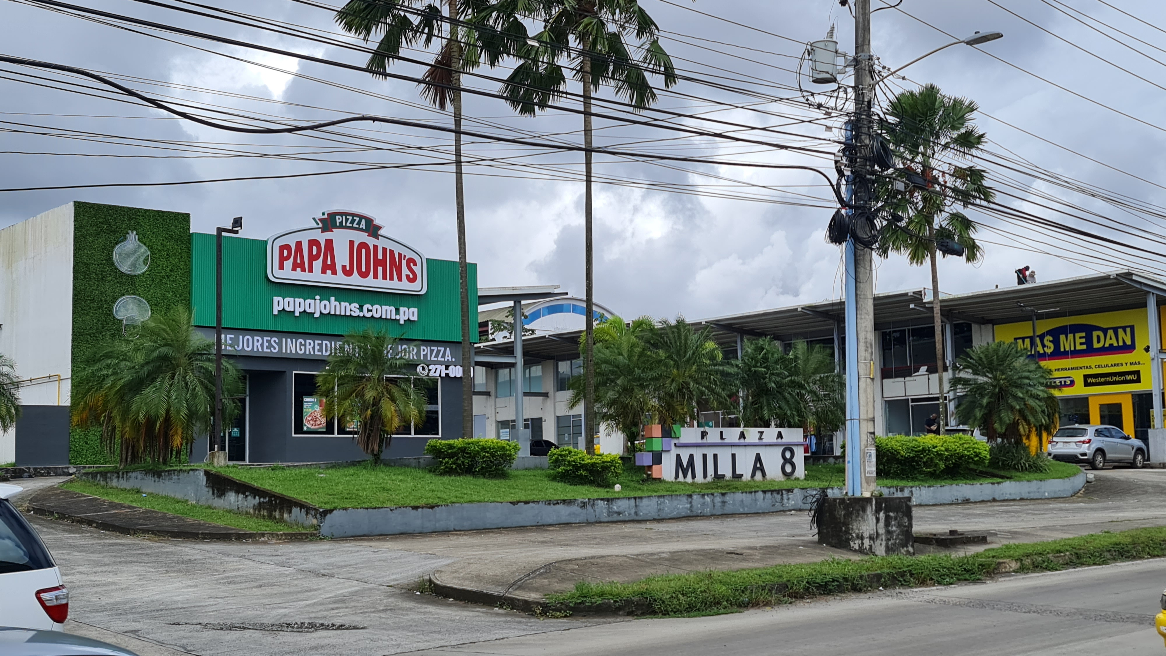 Se Alquila o Vende Local Comercial en Plaza Milla 8