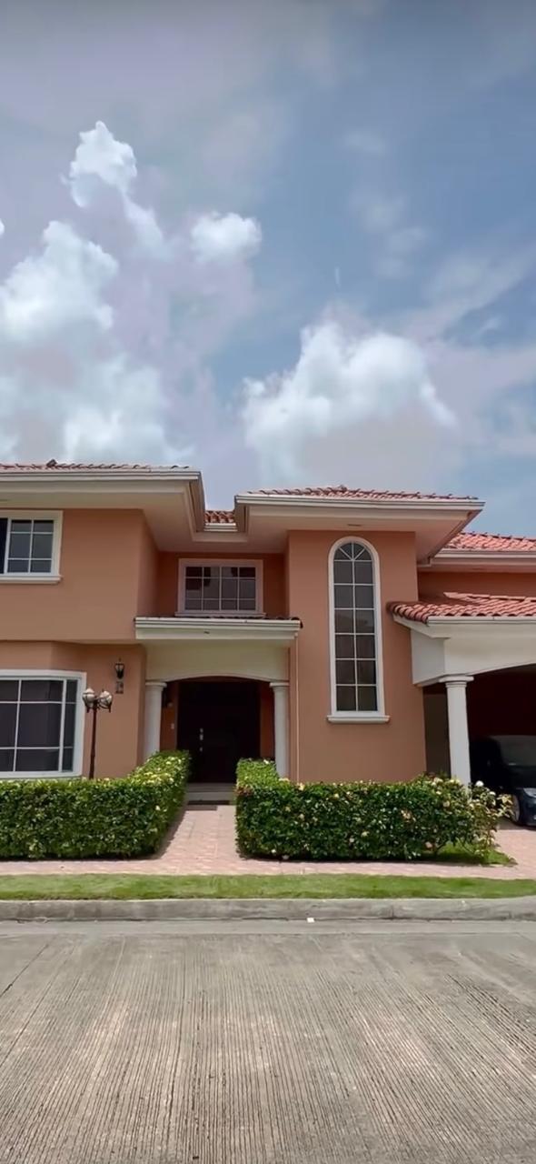 VENDO CASA EN PALMERAS - COSTA DEL ESTE