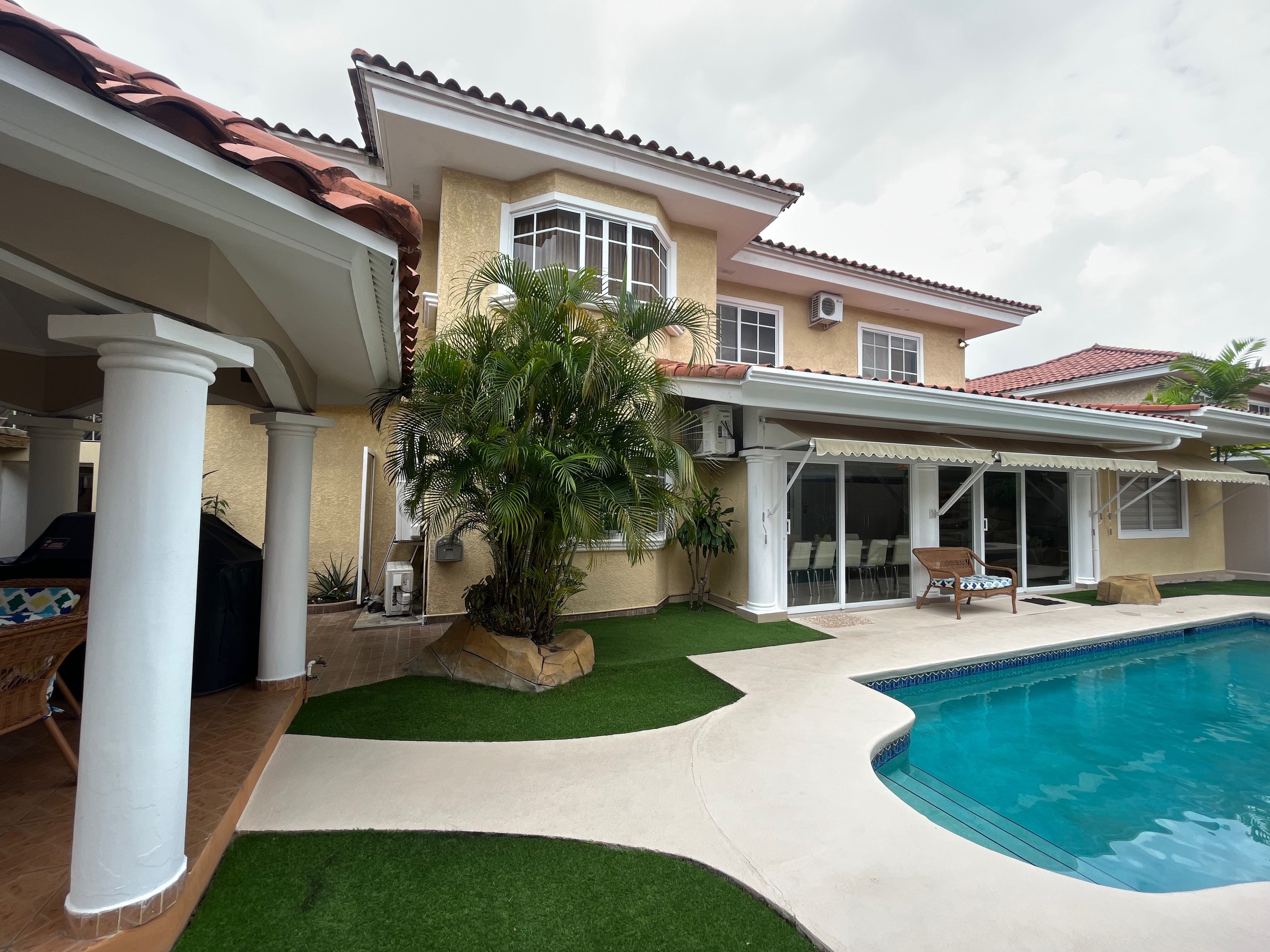 Casa Lujosa para le venta en Costa Del Este