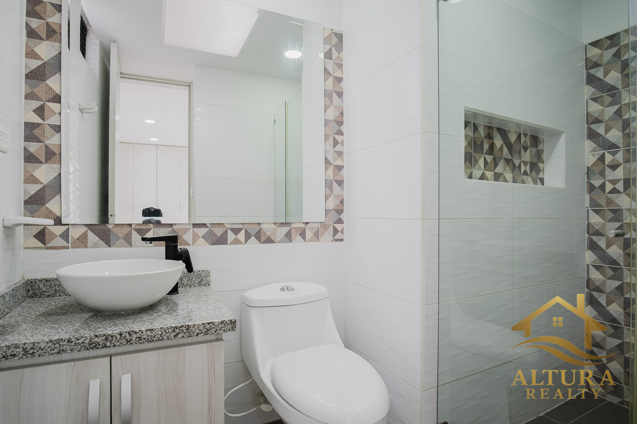 SE VENDE CASA CENTRAL EN CALARCA QUINDIO