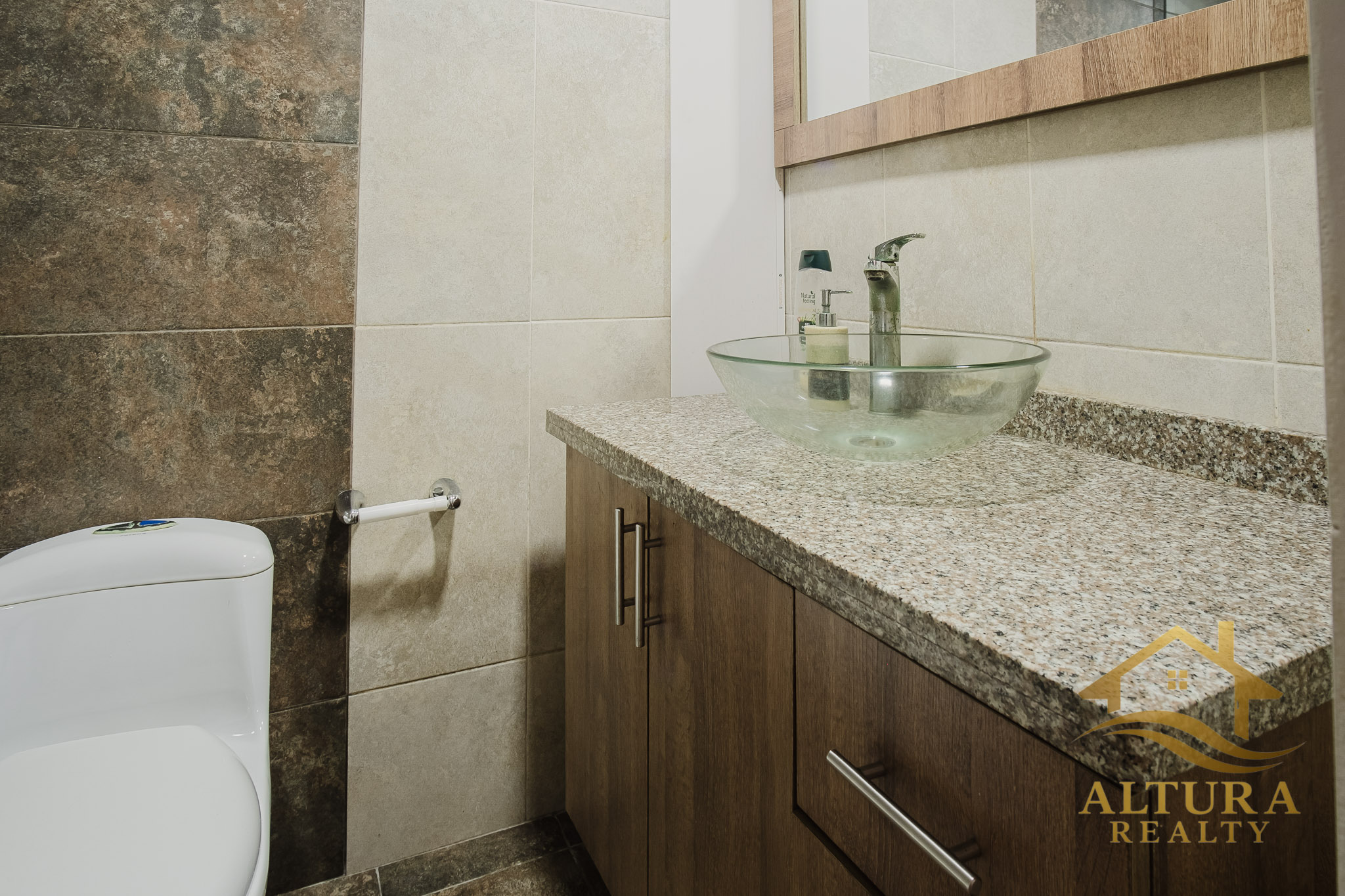 SE VENDE CASA EN CONJUNTO CERRADO CALARCA QUINDIO