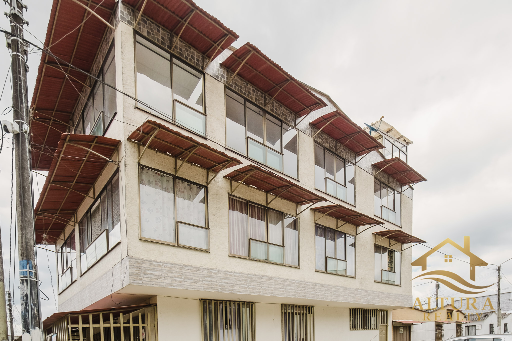 SE VENDE EDIFICIO 3 APTOS INDEPENDIENTES EN CALARCA