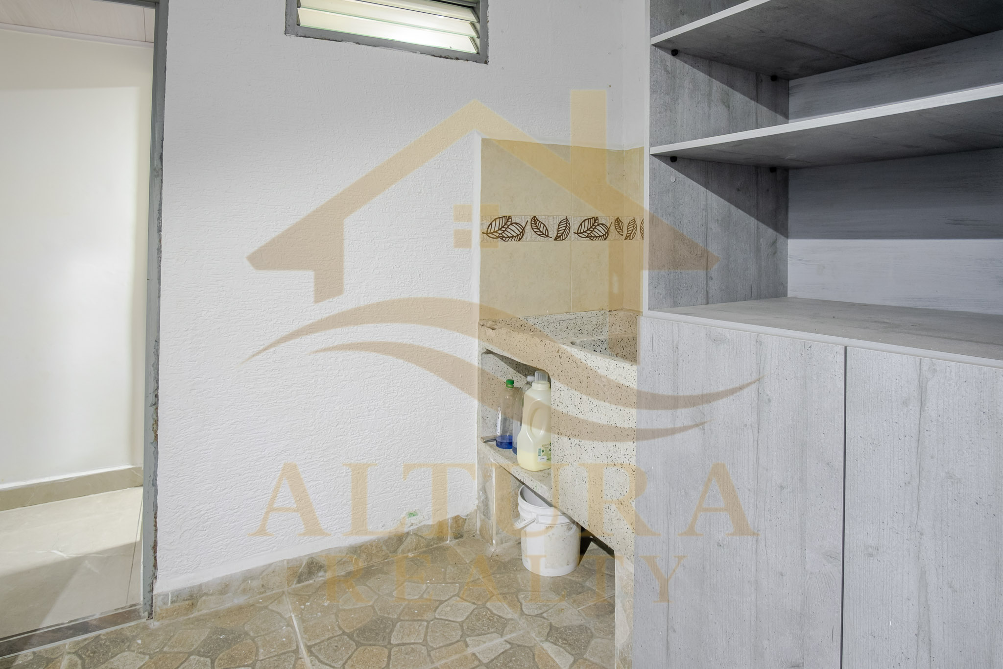 SE VENDE MODERNA CASA EN EL NORTE DE CIRCASIA