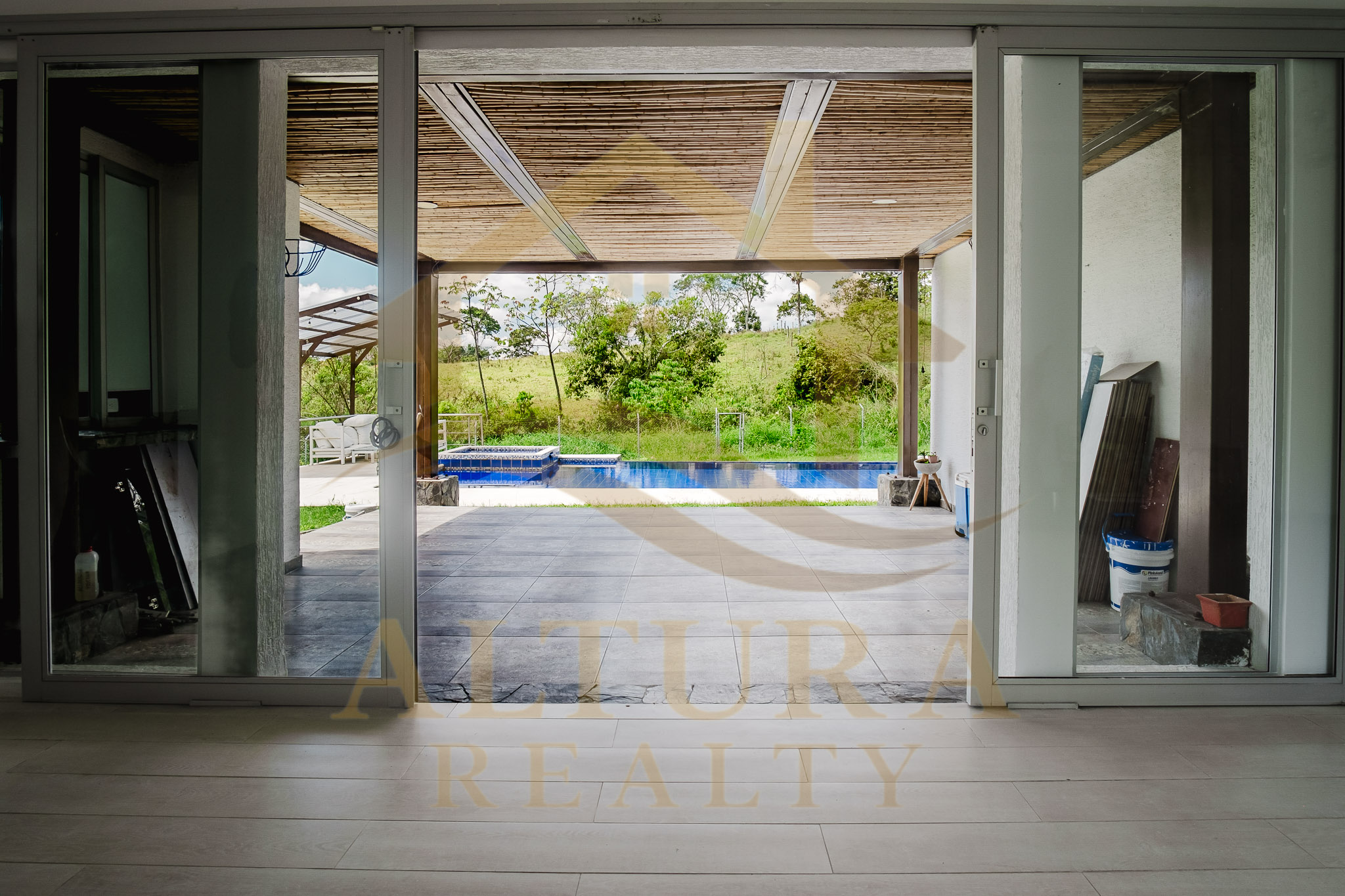 SE VENDE CASA CAMPESTRE ENTRE CIRCASIA Y ARMENIA CONJUNTO CERRADO