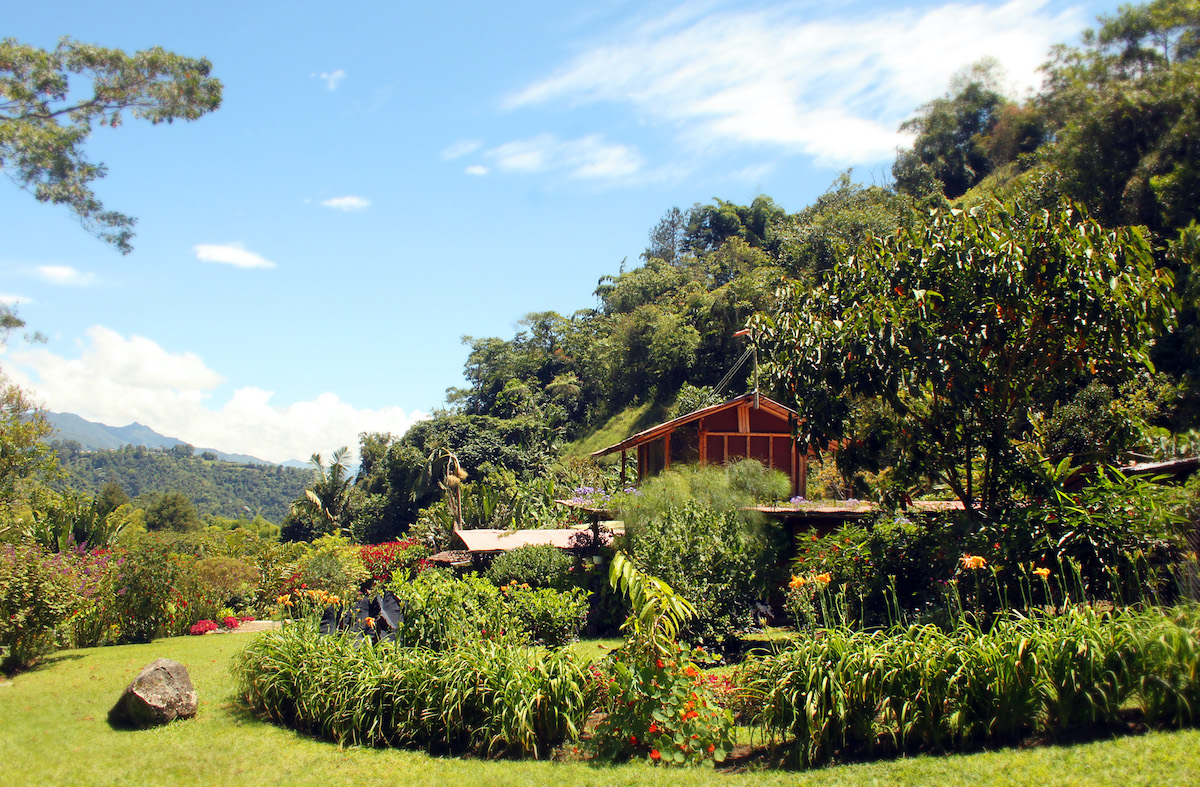 Oportunidad de Inversión en Eco-Lodge Frente al Río en Salento