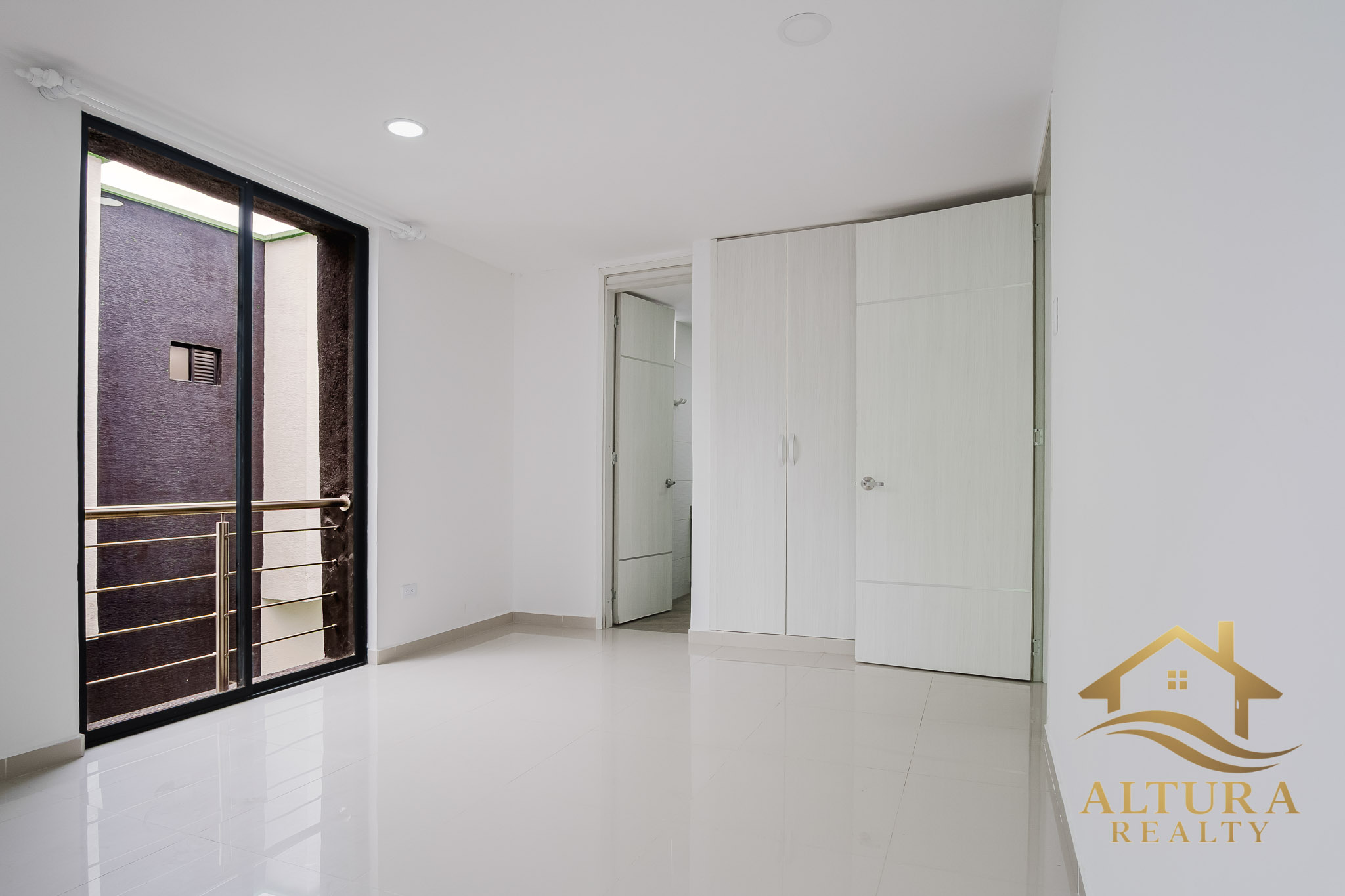 SE VENDE CASA CENTRAL EN CALARCA QUINDIO