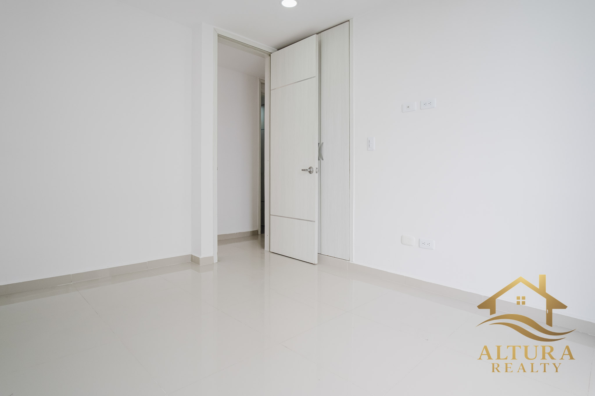 SE VENDE CASA CENTRAL EN CALARCA QUINDIO