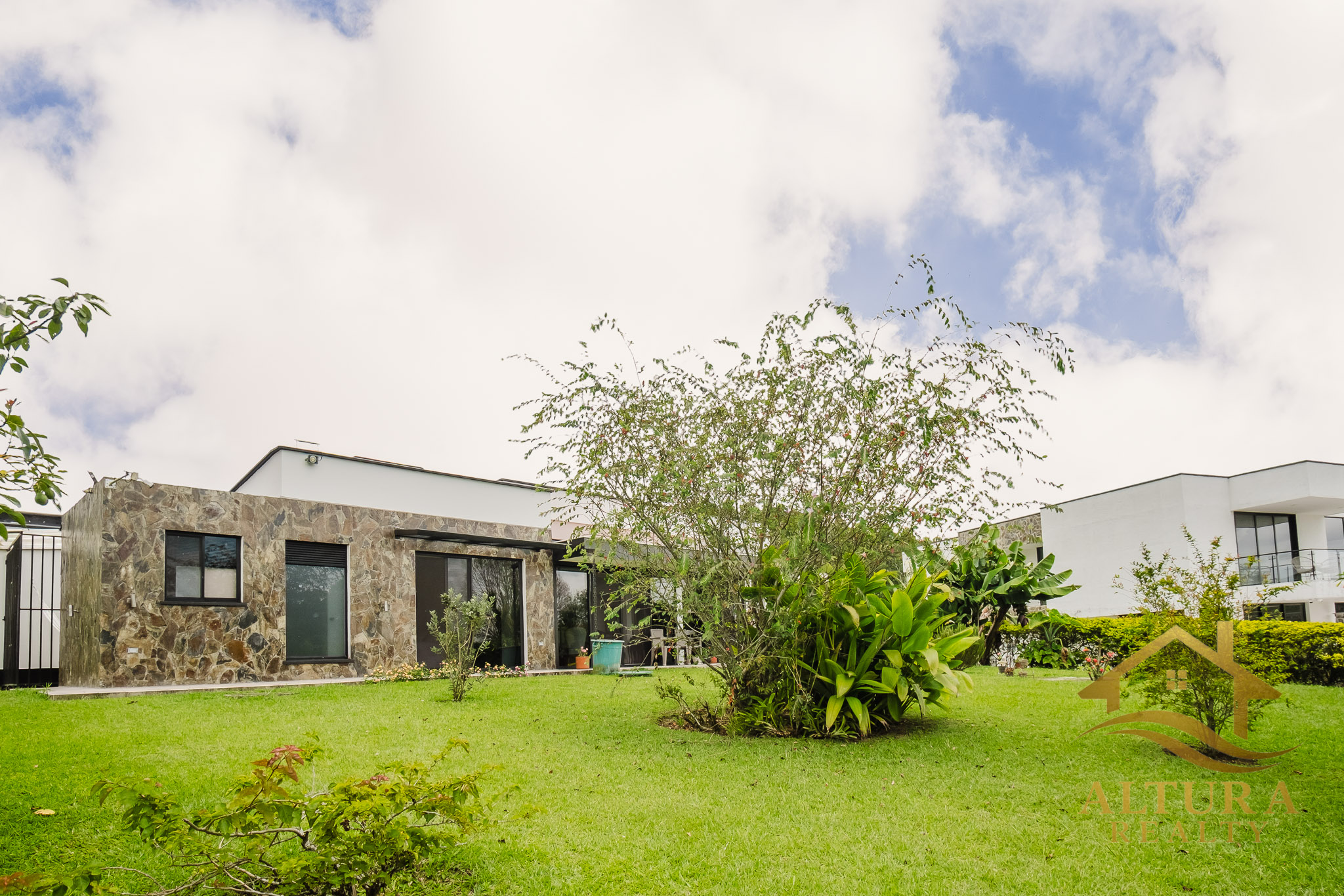 SE VENDE CASA CAMPESTRE EN CONJUNTO CERRADO CIRCASIA QUINDIO