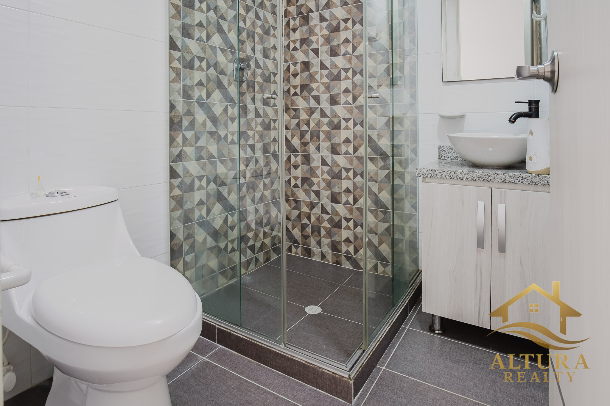 SE VENDE CASA CENTRAL EN CALARCA QUINDIO