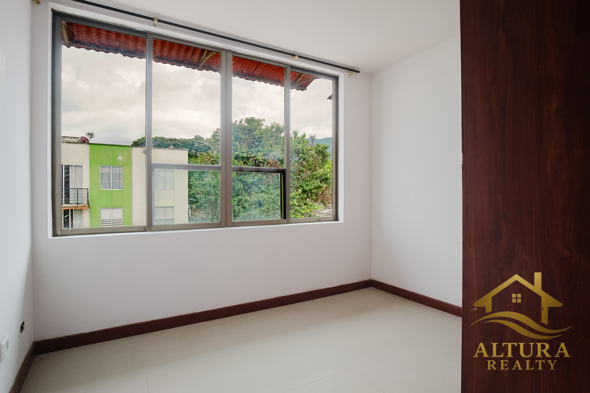 SE VENDE EDIFICIO 3 APTOS INDEPENDIENTES EN CALARCA