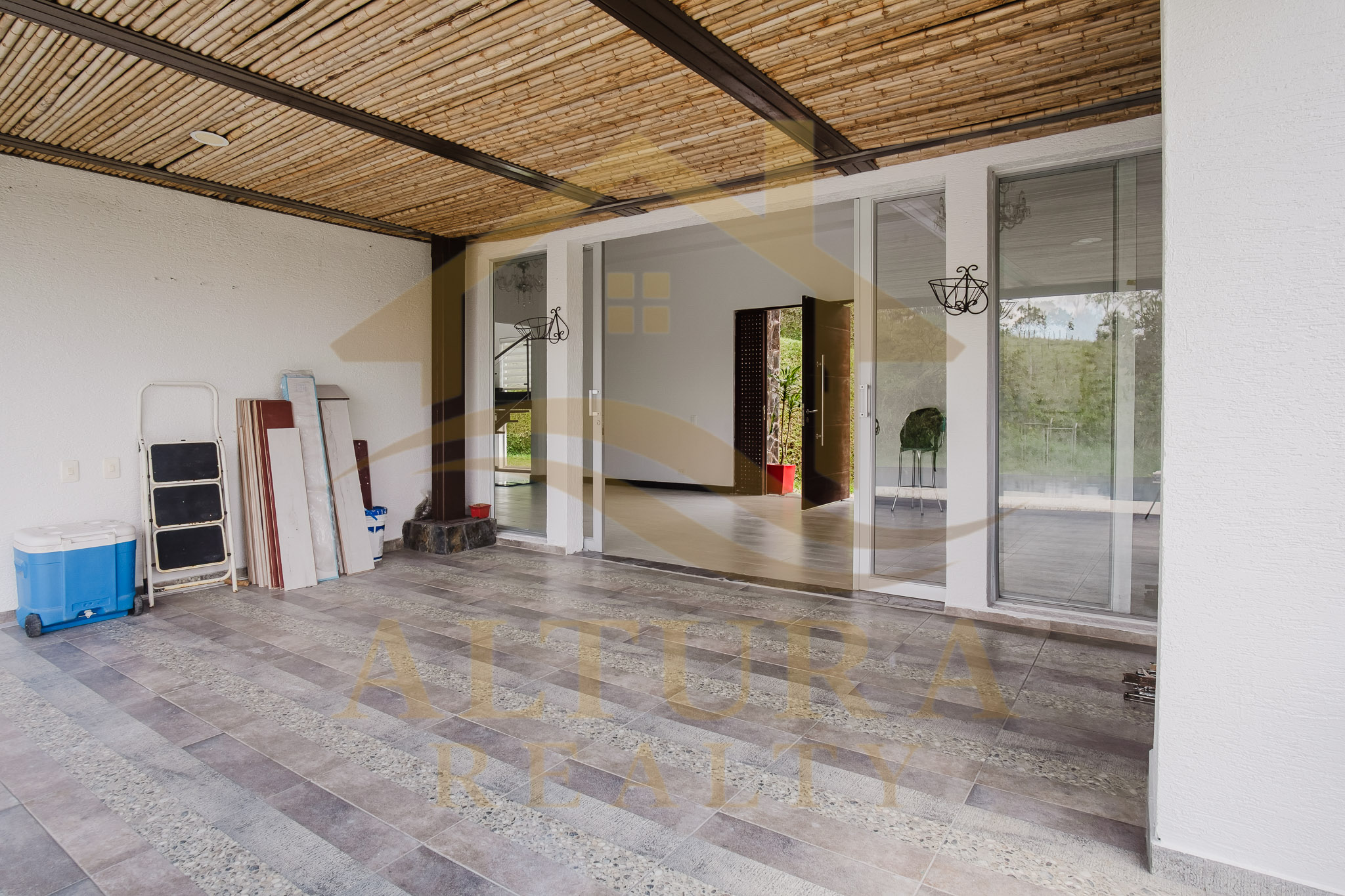 SE VENDE CASA CAMPESTRE ENTRE CIRCASIA Y ARMENIA CONJUNTO CERRADO