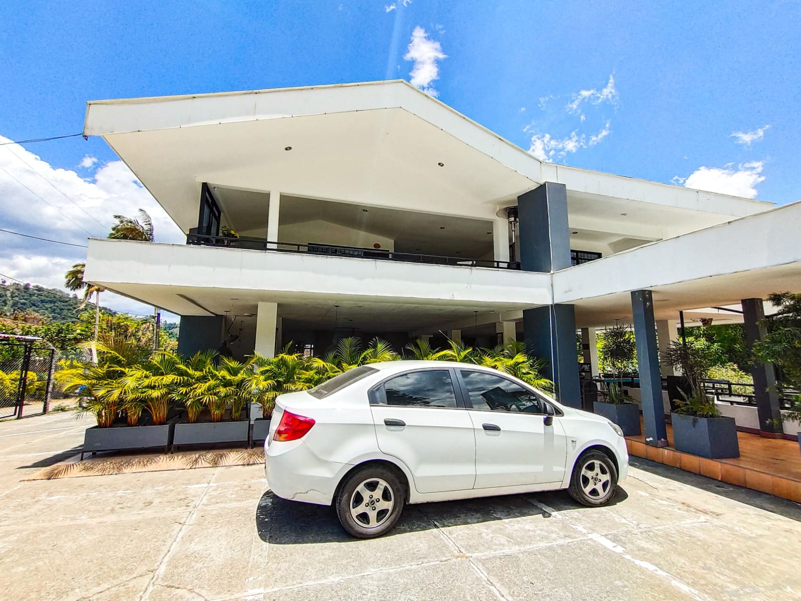 Hotel con Restaurante, Café y Bar En Venta Salento Quindío