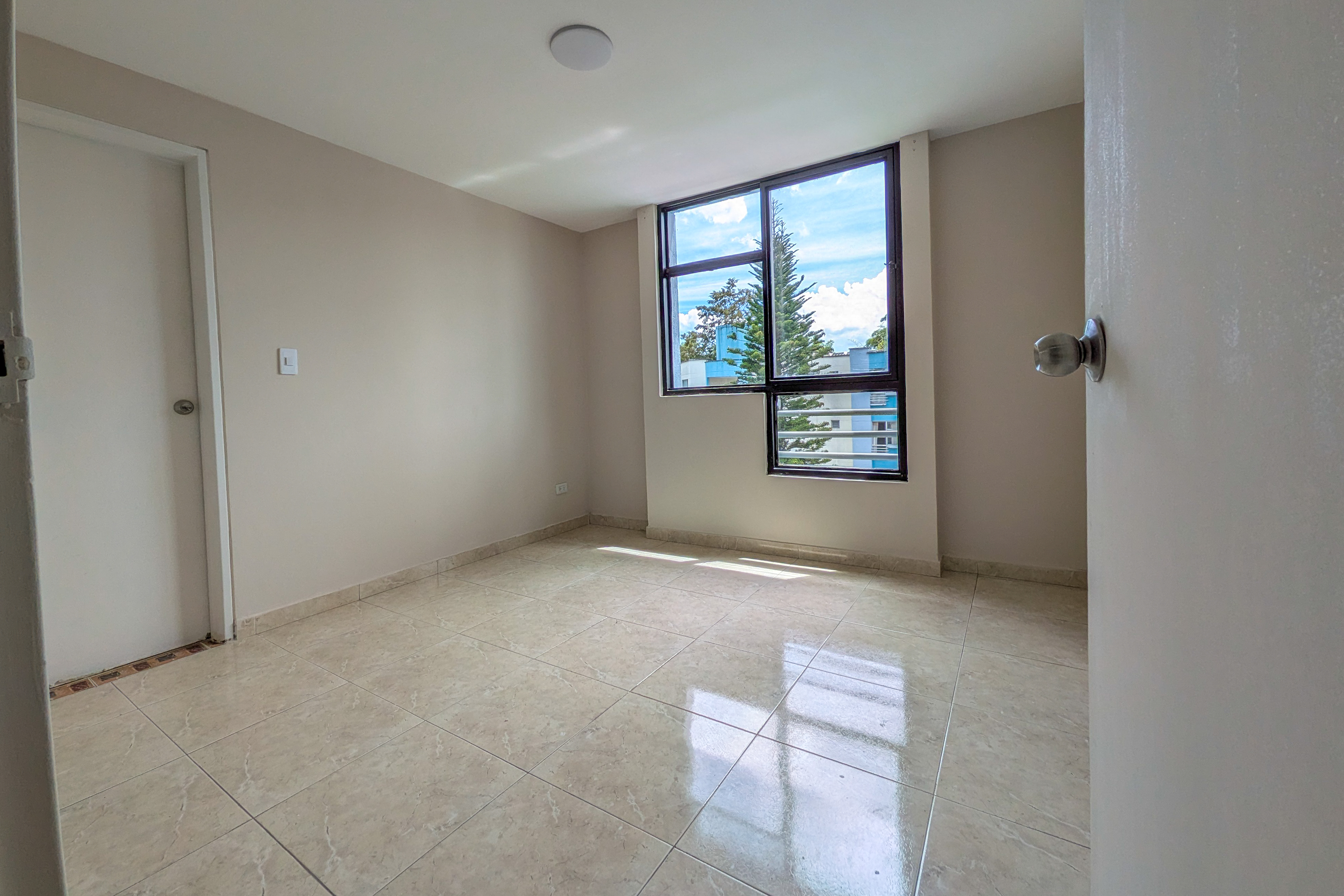 Apartamento de 3 habitaciones y banos en el conjunto La Abadia