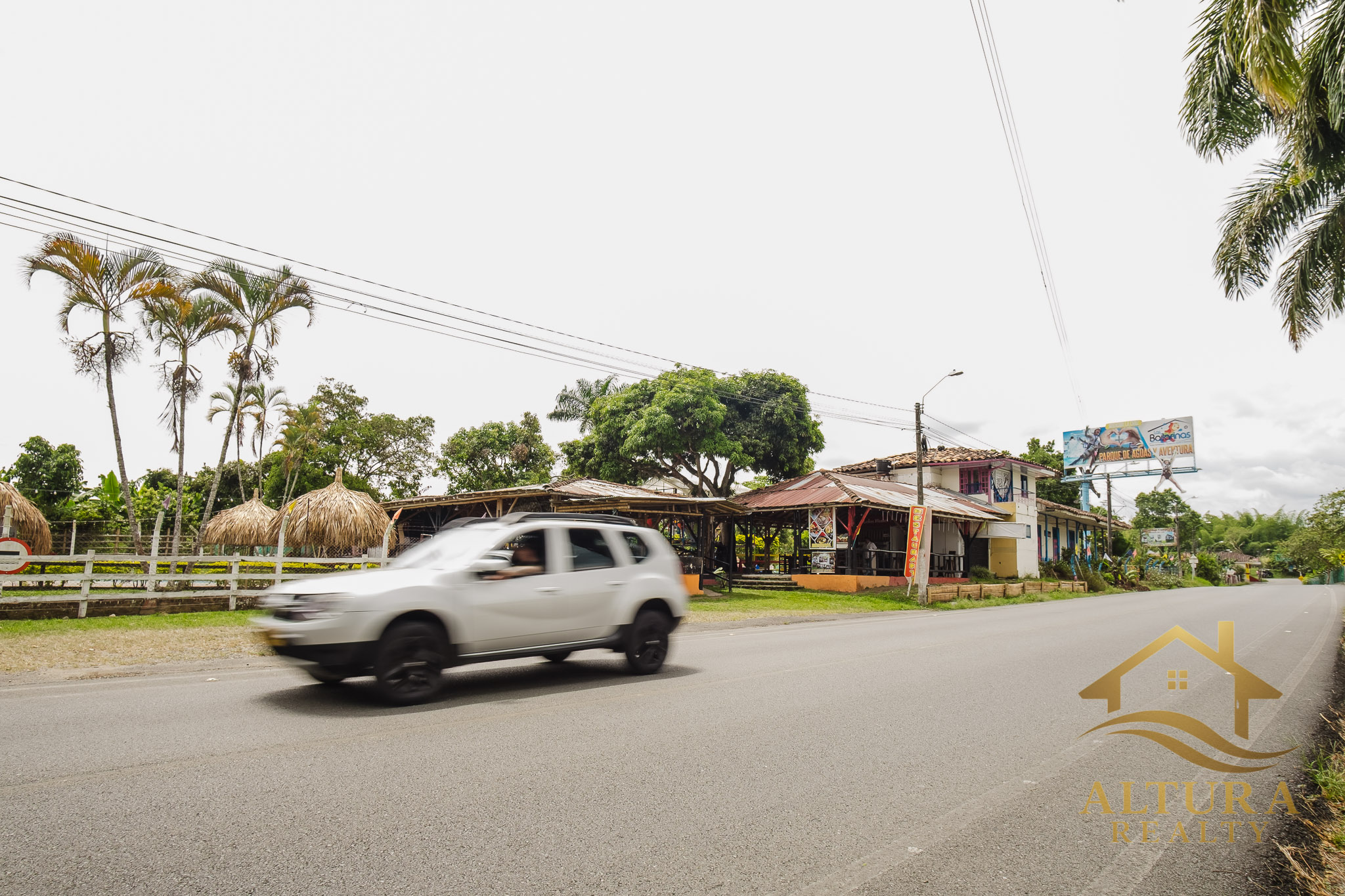 SE VENDE RESTAURANTE CON GRANJA TURISTICA CERCA AL PARQUE DEL CAFE