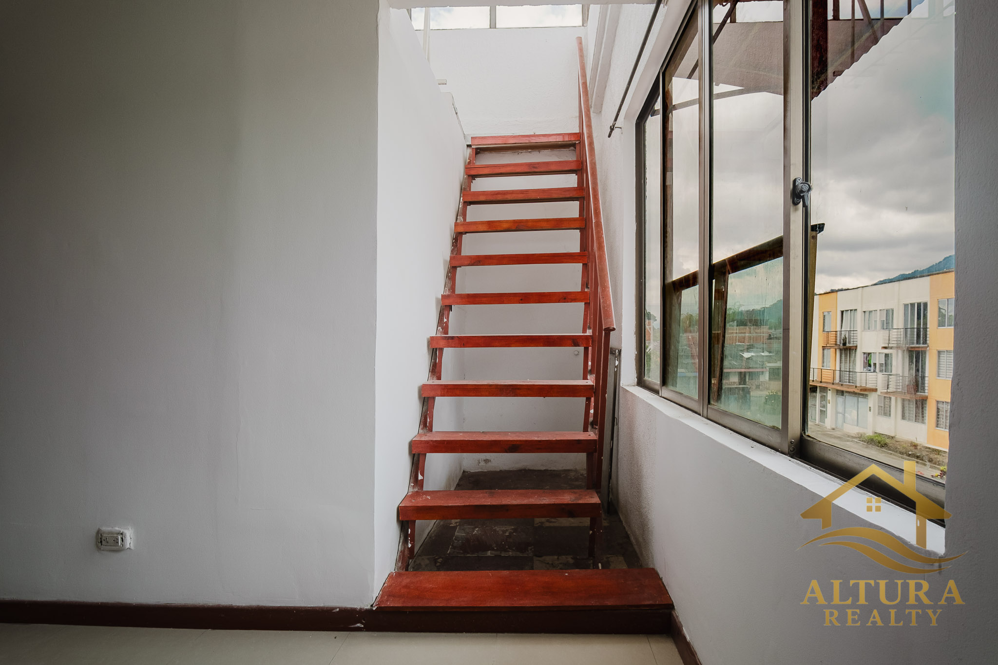 SE VENDE EDIFICIO 3 APTOS INDEPENDIENTES EN CALARCA