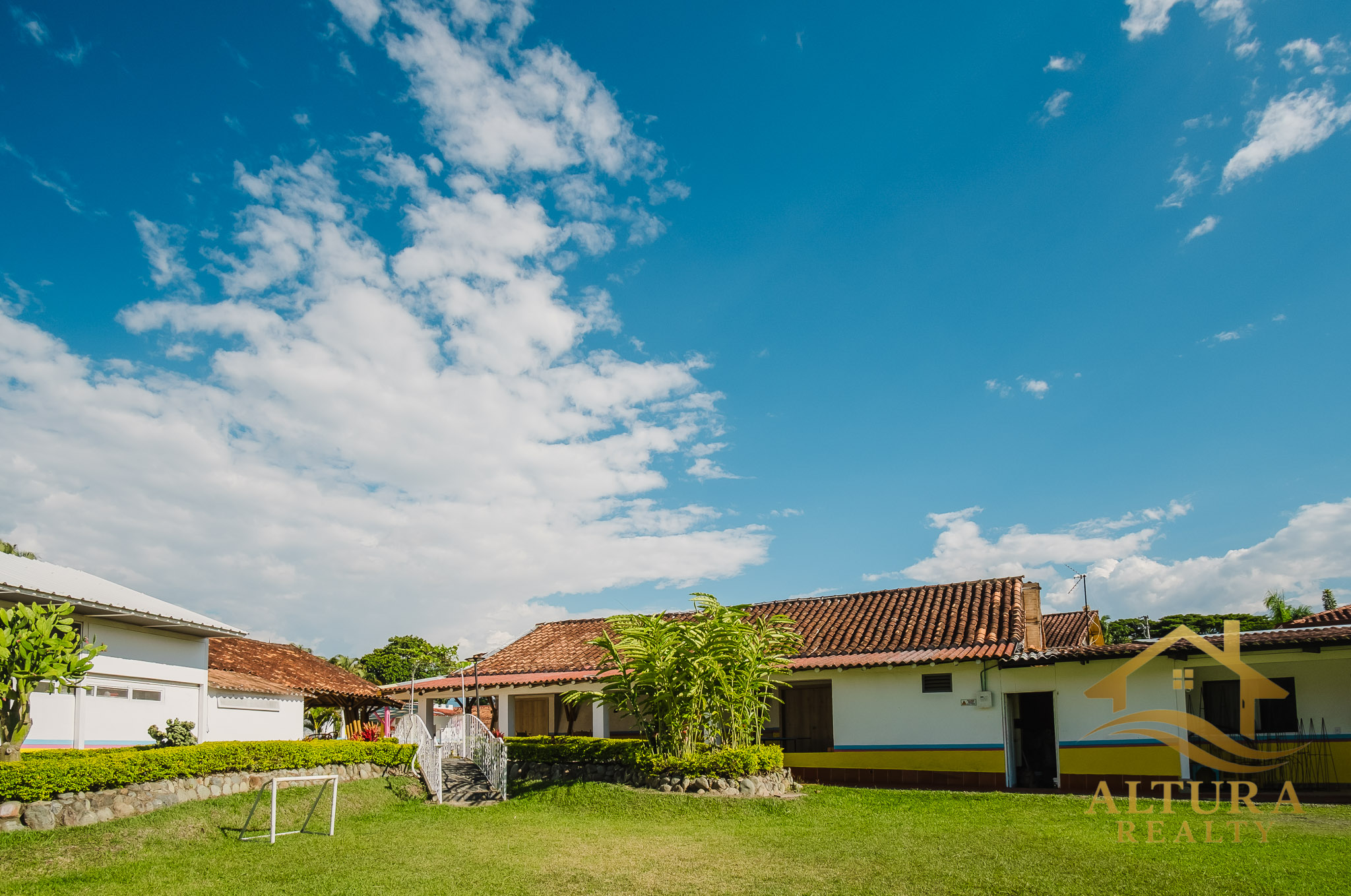 SE VENDE ESPECTACULAR HOTEL CAMPESTRE QUINDIO.