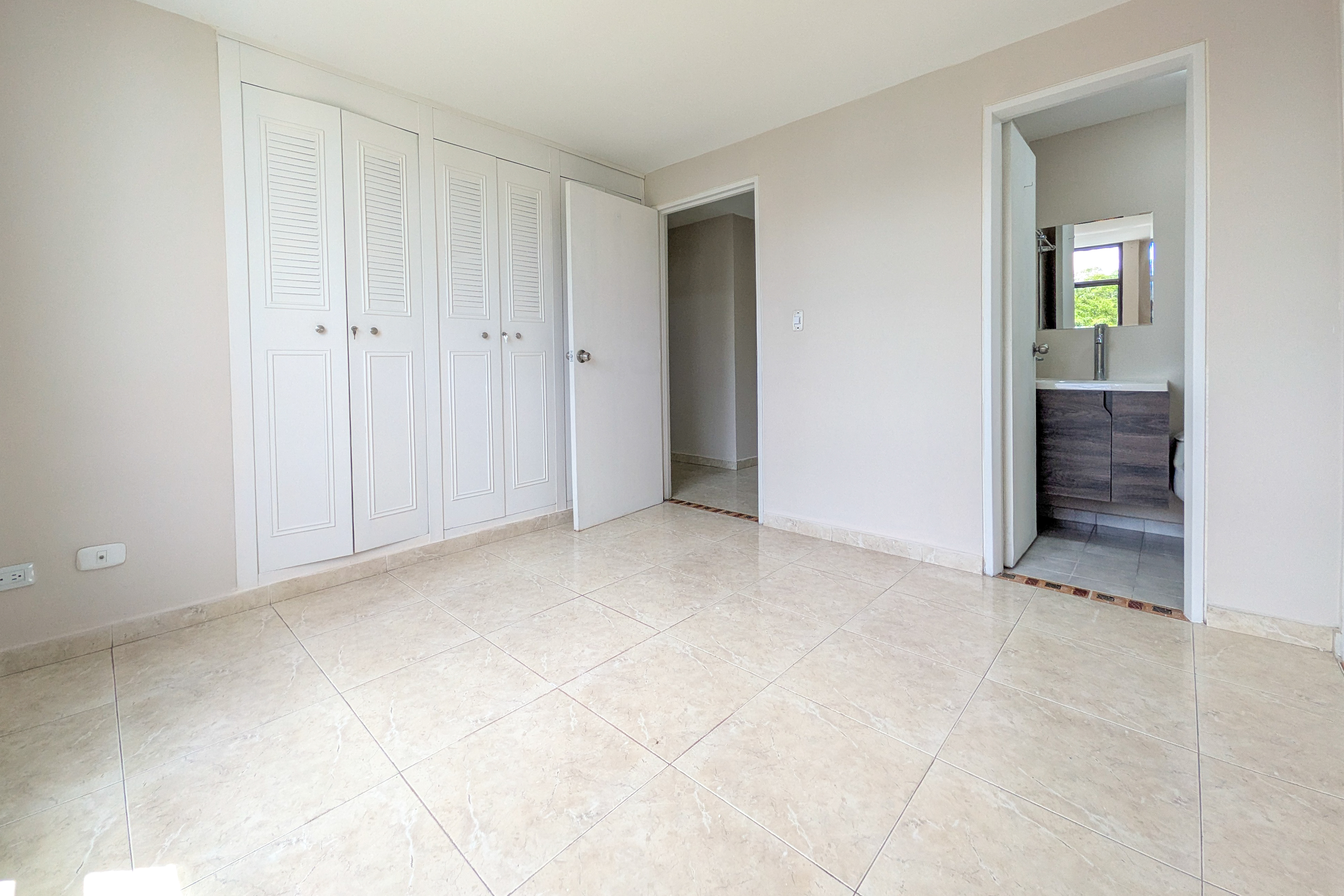 Apartamento de 3 habitaciones y banos en el conjunto La Abadia