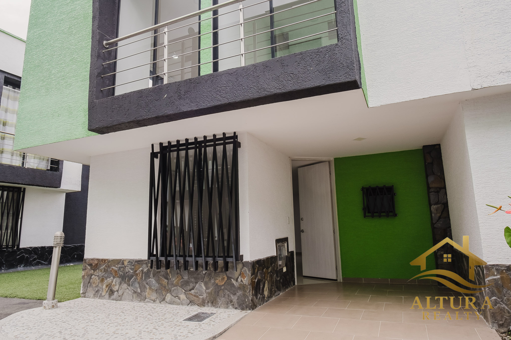 SE VENDE CASA CENTRAL EN CALARCA QUINDIO