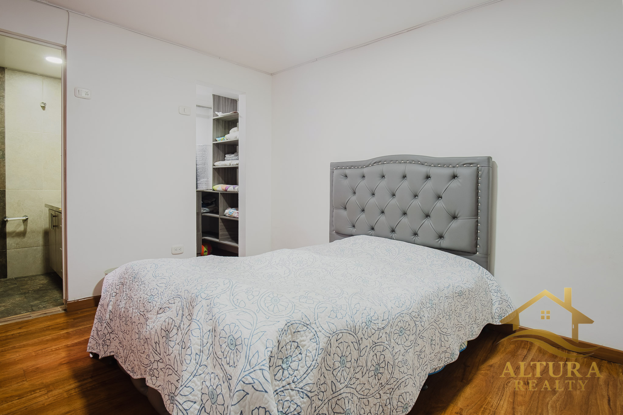 SE VENDE CASA EN CONJUNTO CERRADO CALARCA QUINDIO