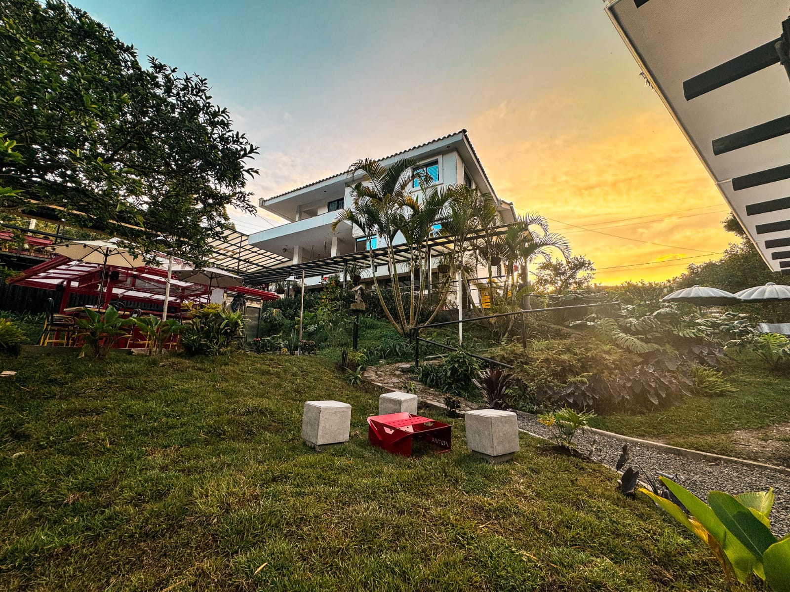 Hotel con Restaurante, Café y Bar En Venta Salento Quindío