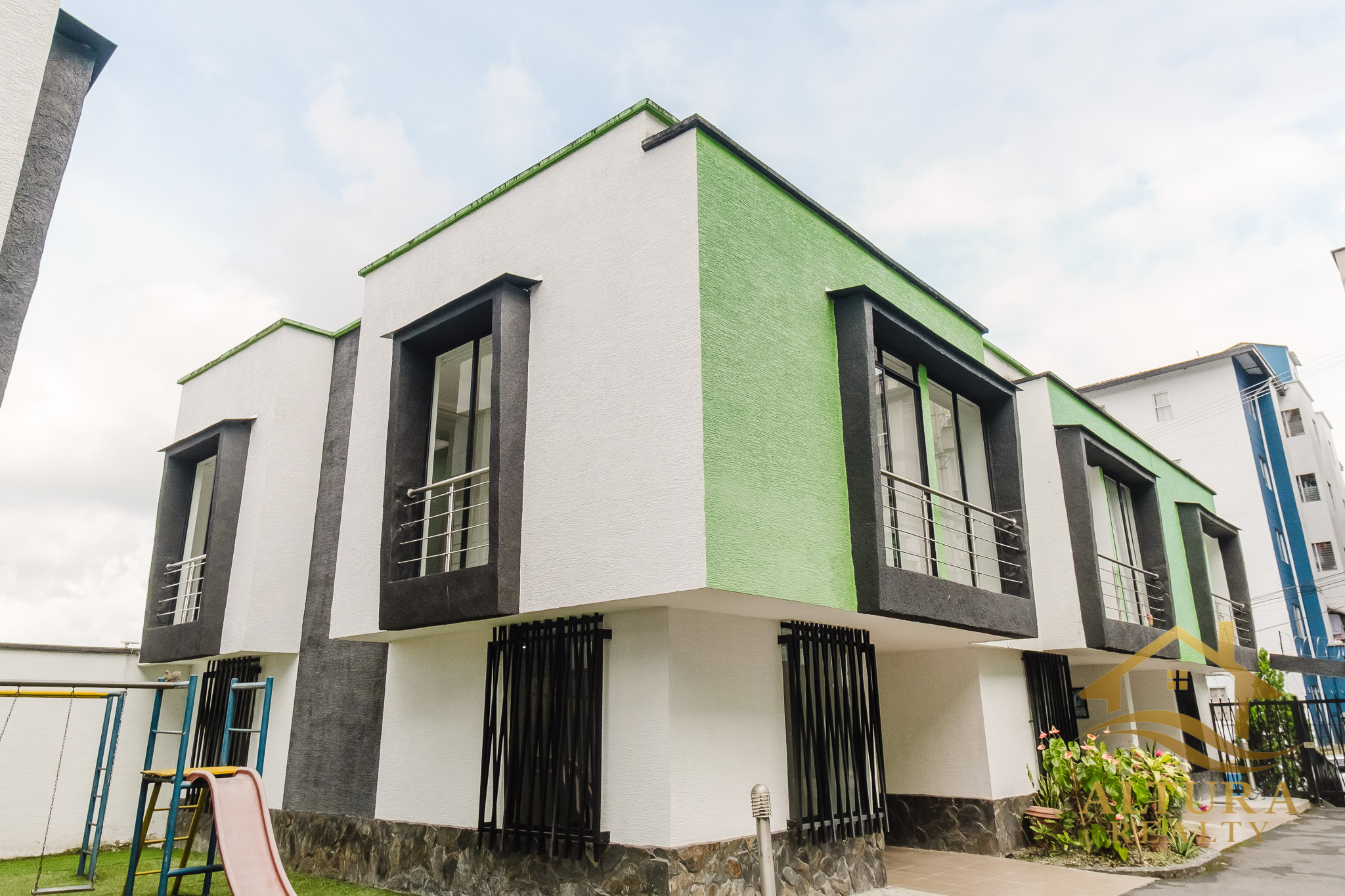 SE VENDE CASA CENTRAL EN CALARCA QUINDIO