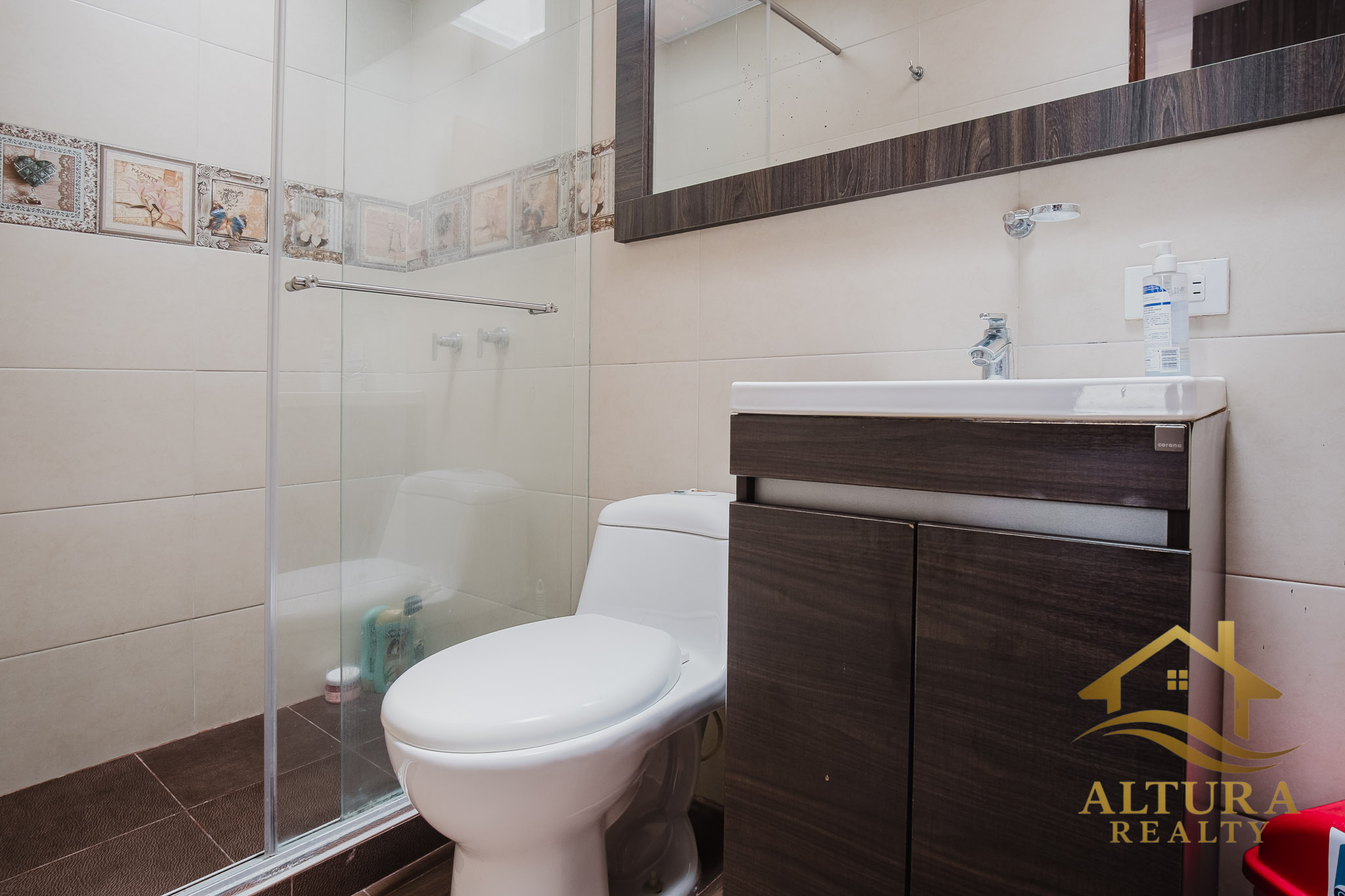 SE VENDE CASA EN CONJUNTO CERRADO CALARCA QUINDIO