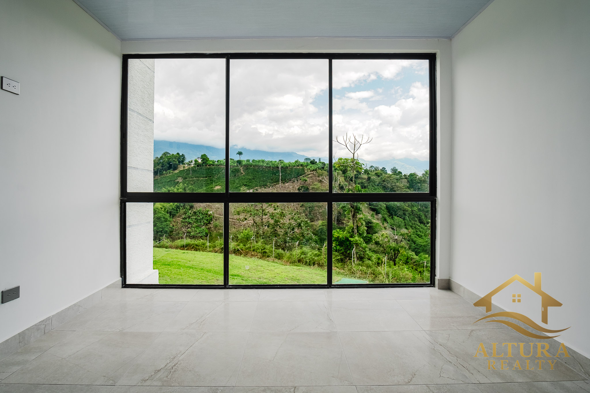 SE VENDE CASA CAMPESTRE EL CAIMO, TEBAIDA