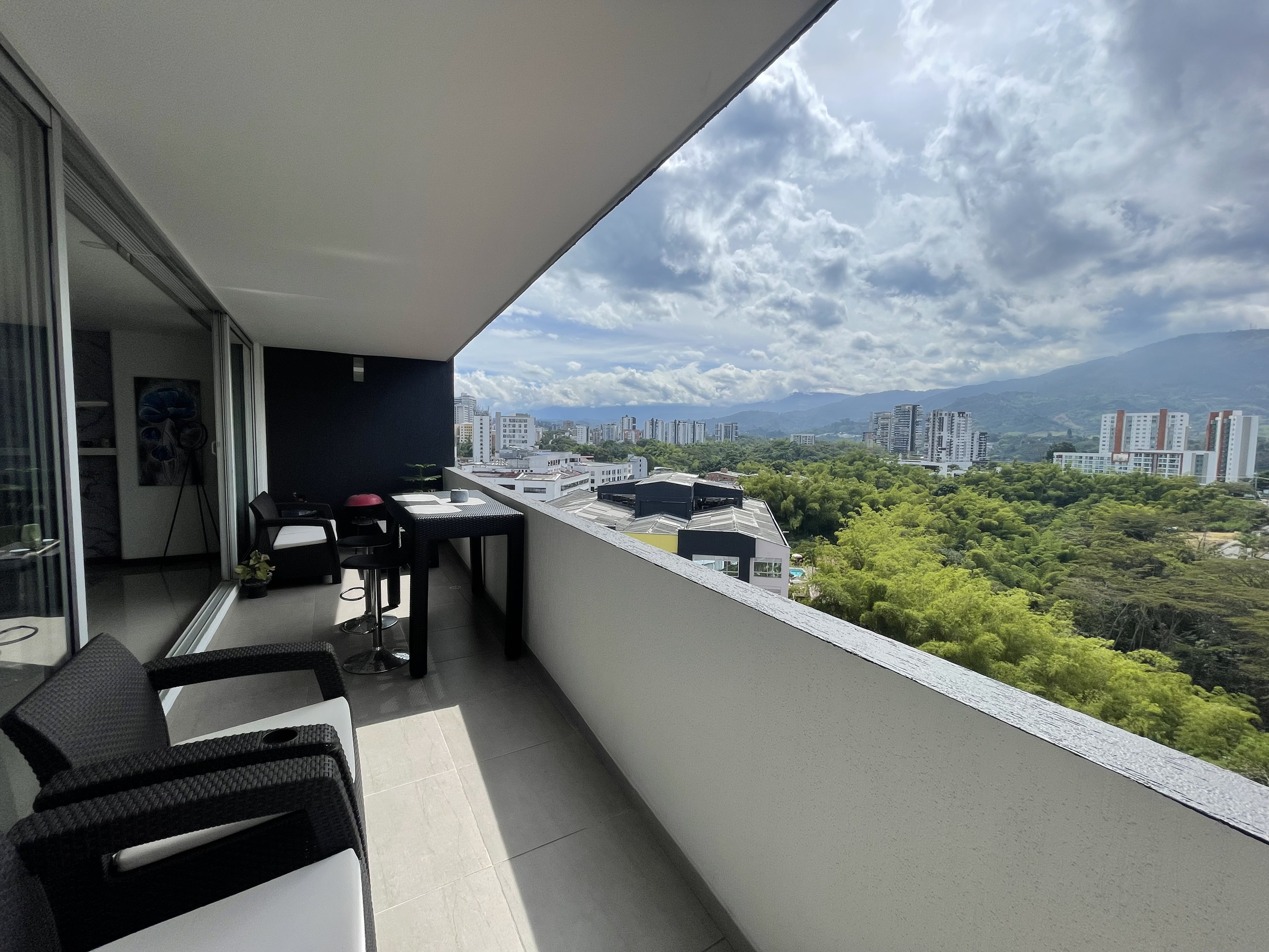 This 2 bedroom 2 bathroom apartment on the 11th floor of Clubhouse