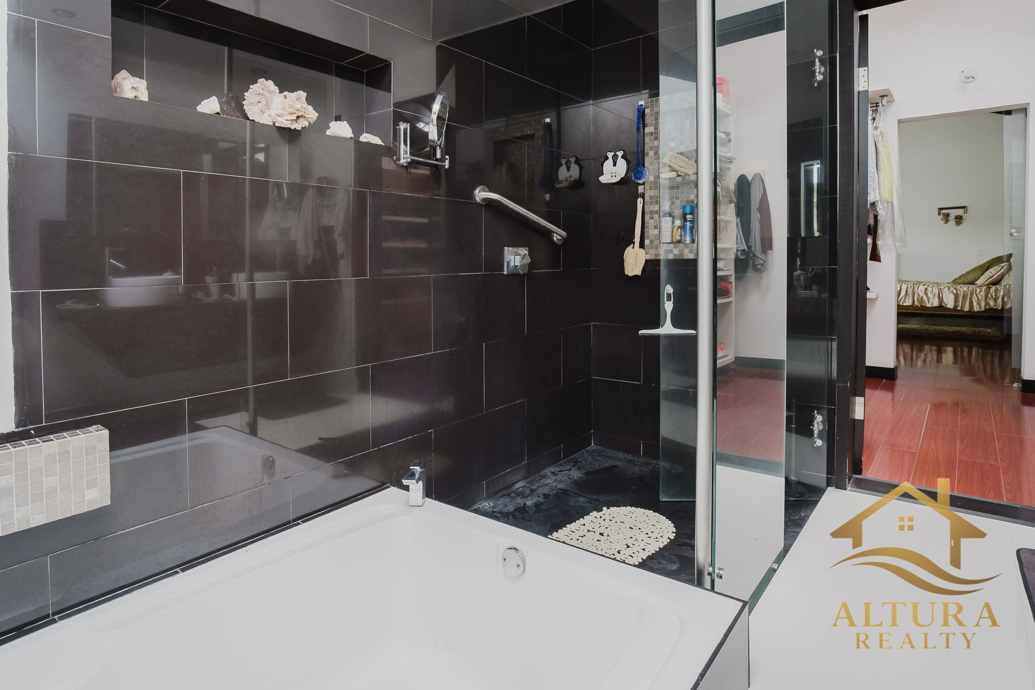 SE VENDE CASA EN CONJUNTO CERRADO A 5 MINUTOS DE ARMENIA