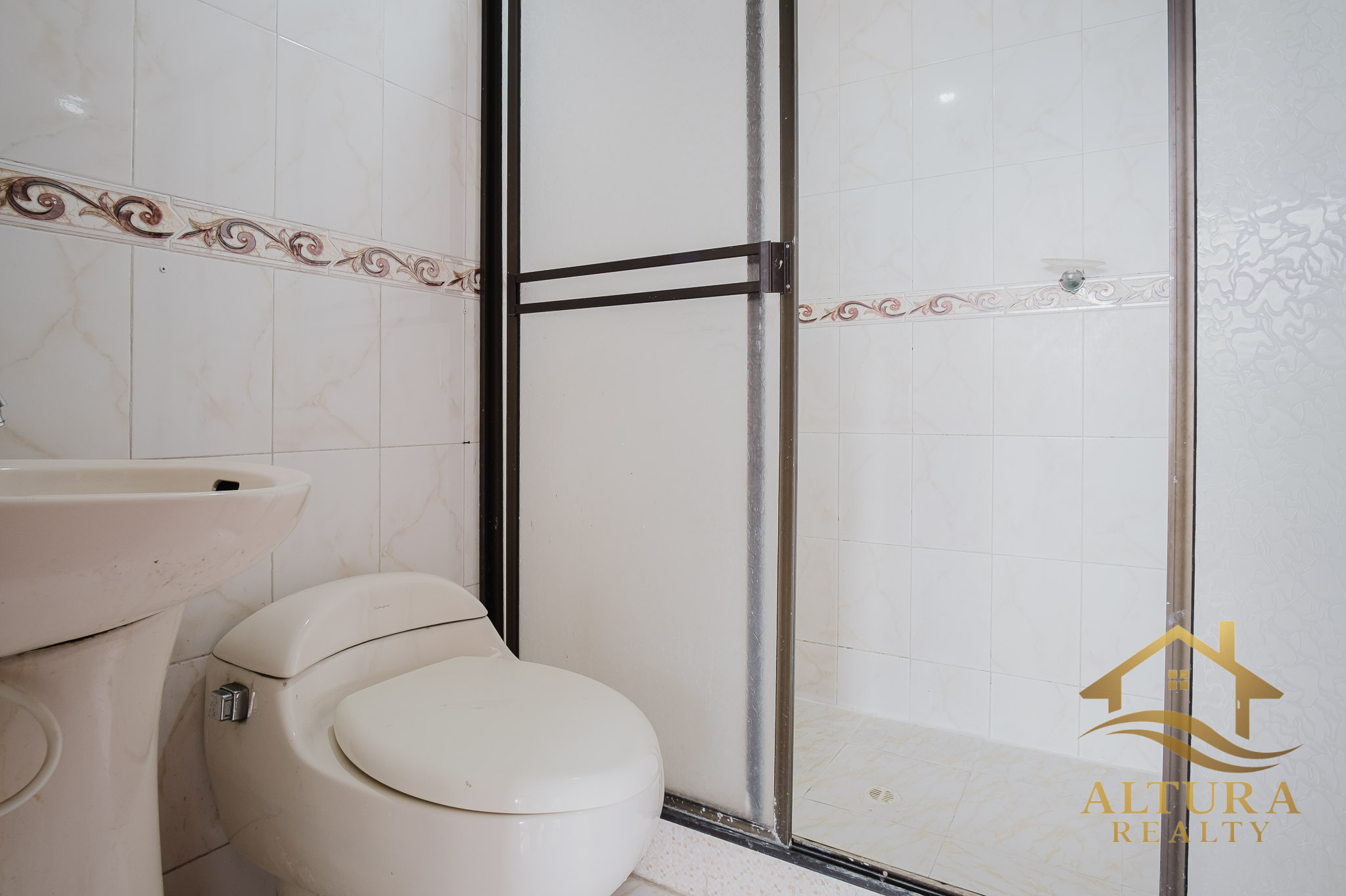 SE VENDE EDIFICIO 3 APTOS INDEPENDIENTES EN CALARCA