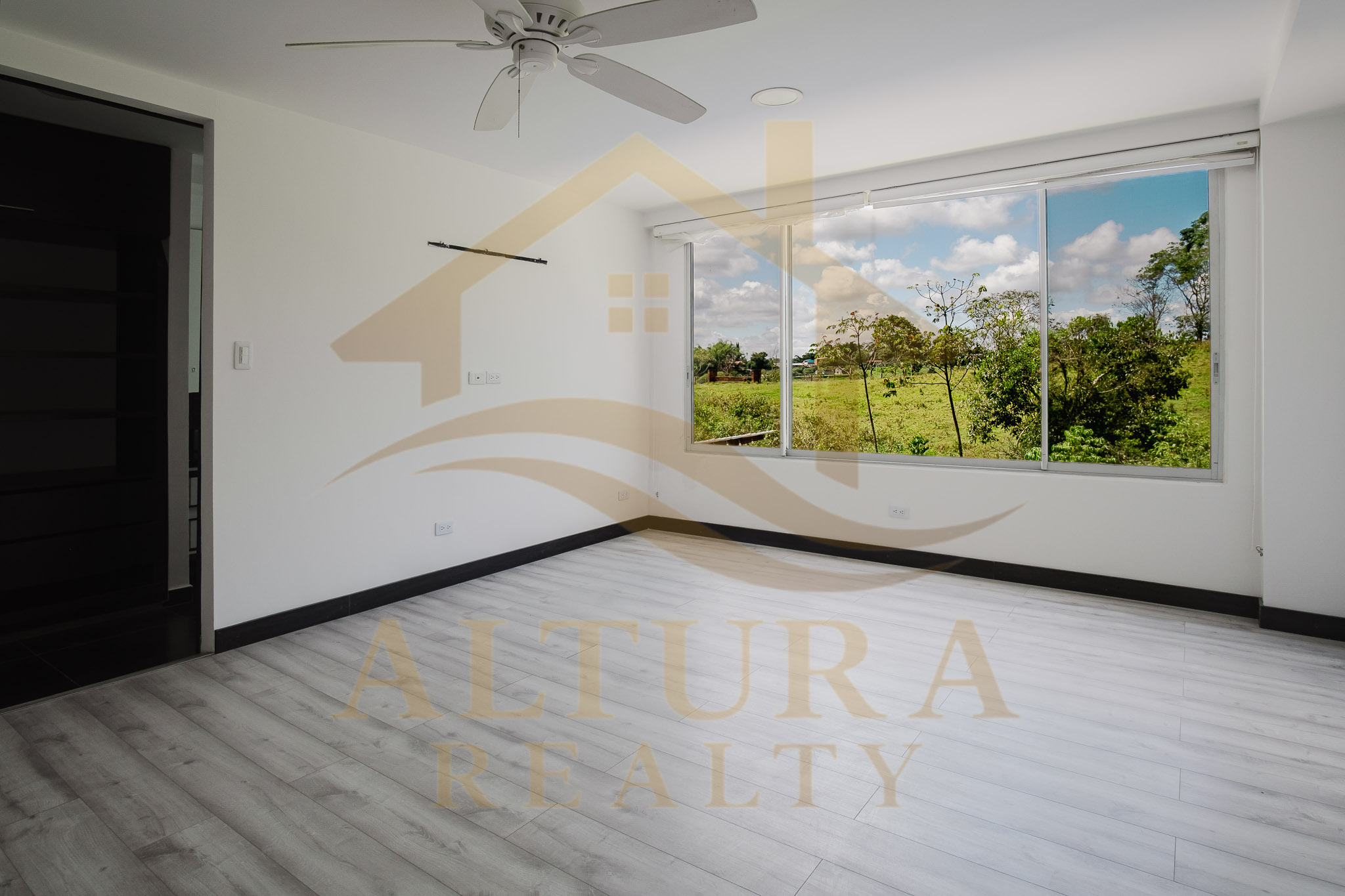 SE VENDE CASA CAMPESTRE ENTRE CIRCASIA Y ARMENIA CONJUNTO CERRADO