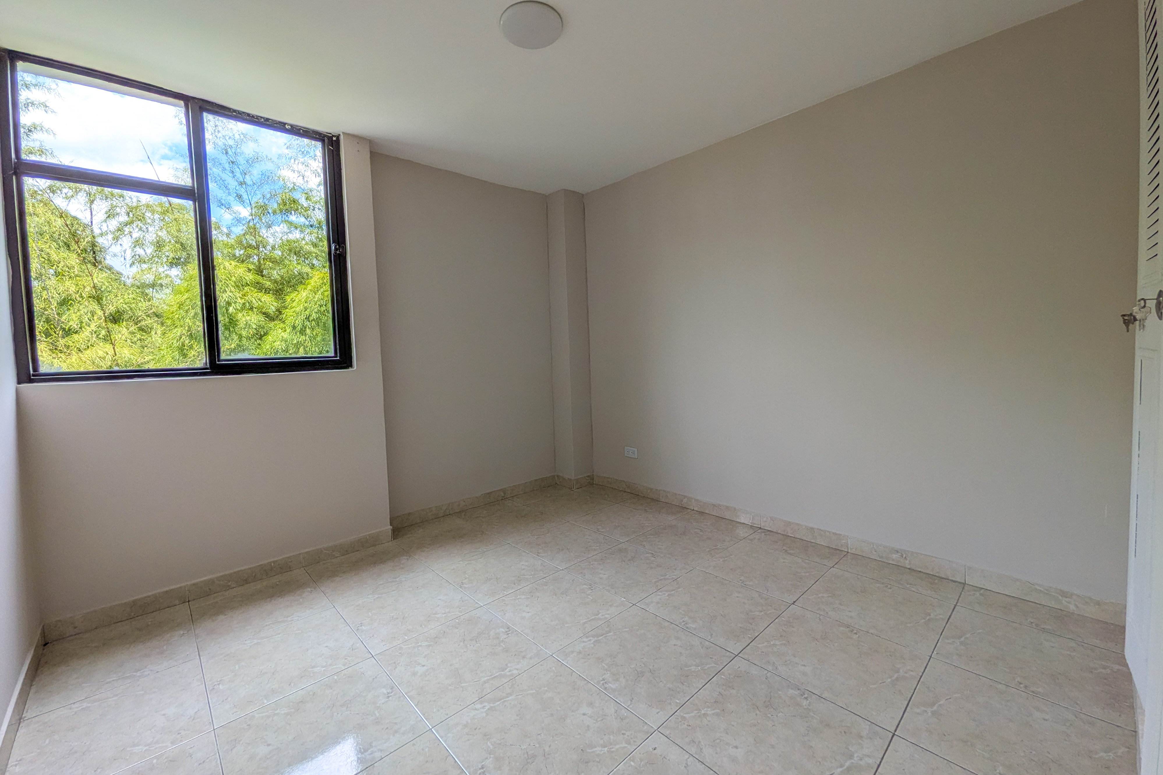 Apartamento de 3 habitaciones y banos en el conjunto La Abadia