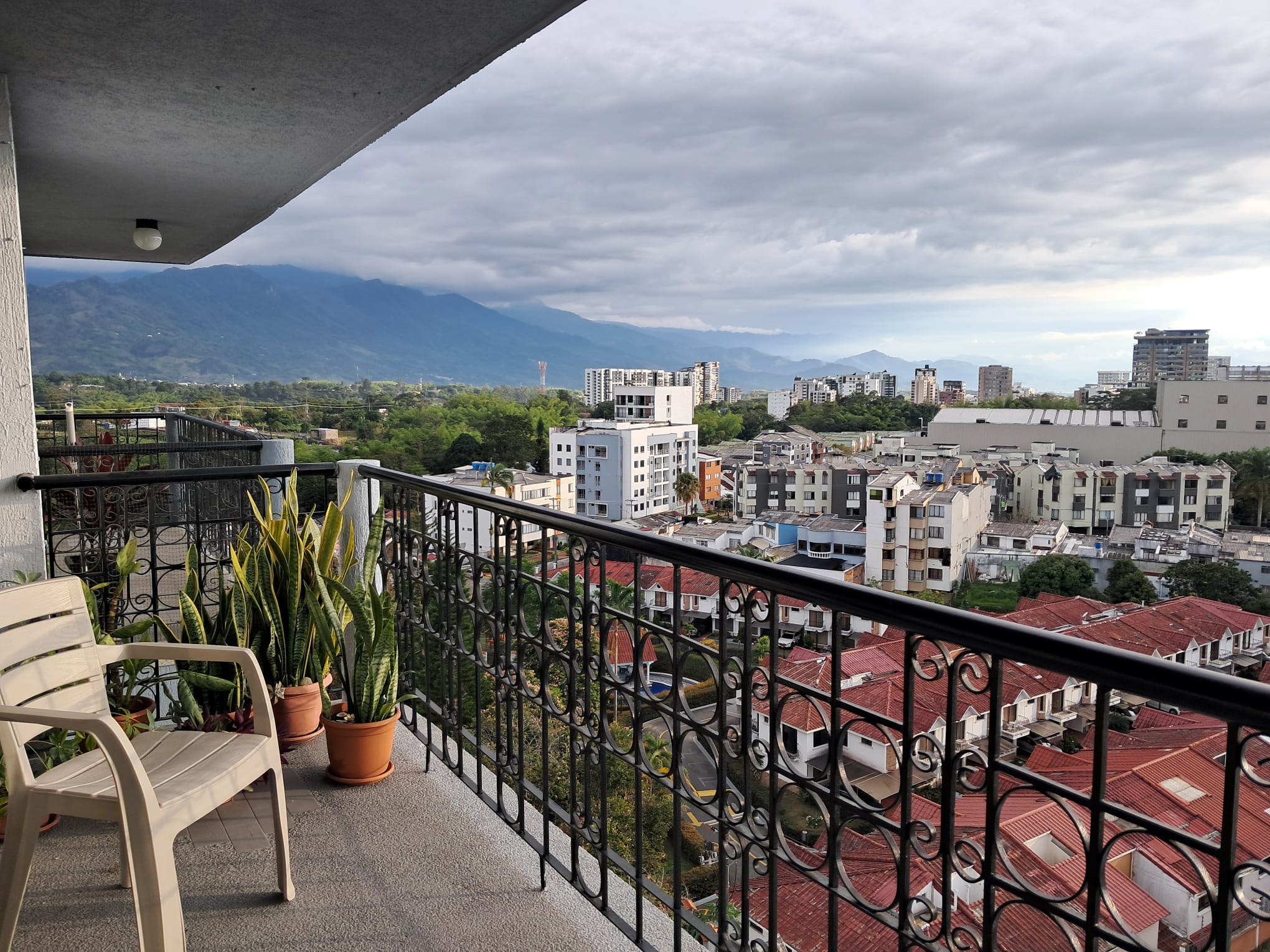 Apartamento dúplex de 3 habitaciones con dos balcones en Armenia