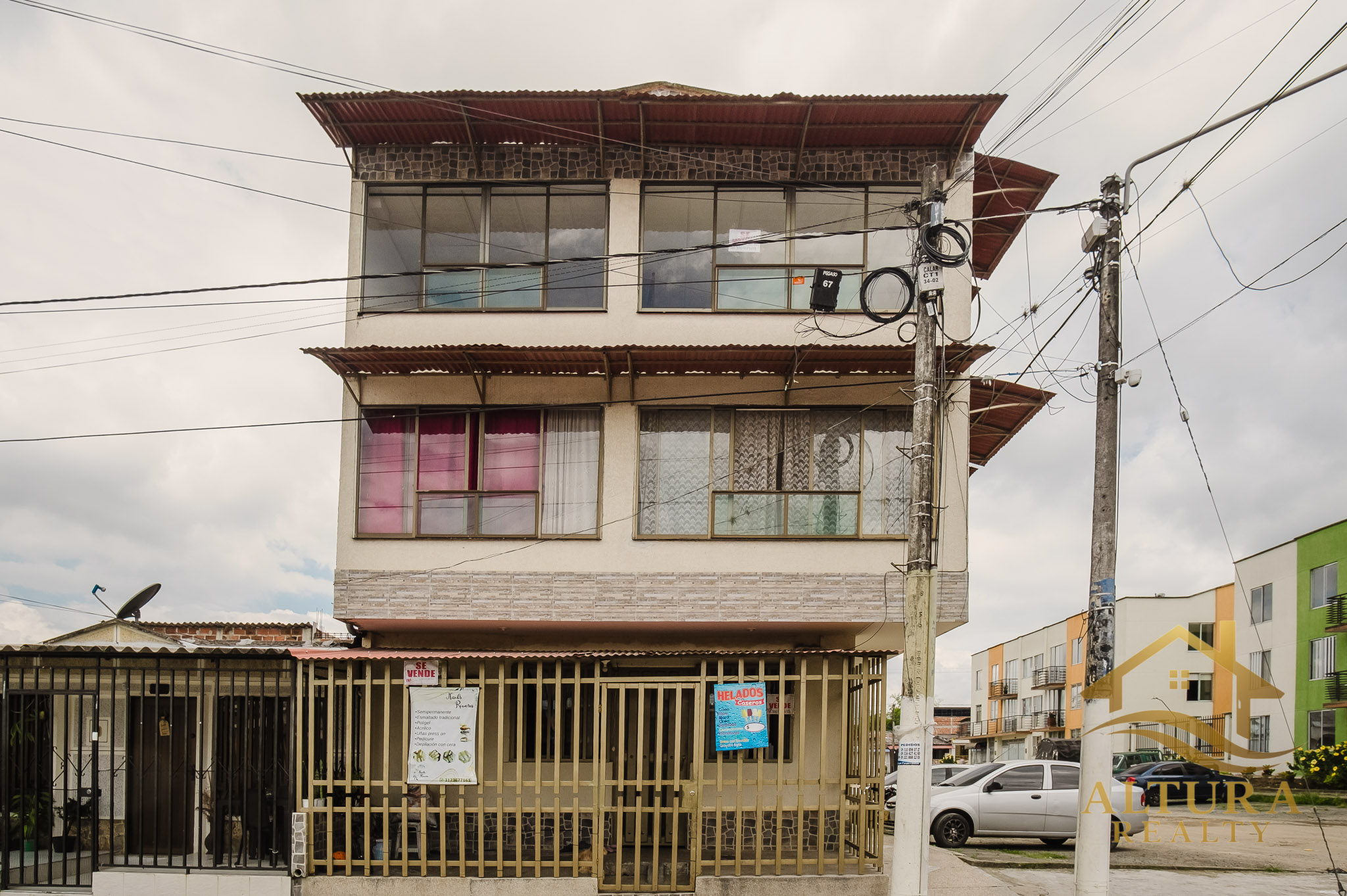 SE VENDE EDIFICIO 3 APTOS INDEPENDIENTES EN CALARCA