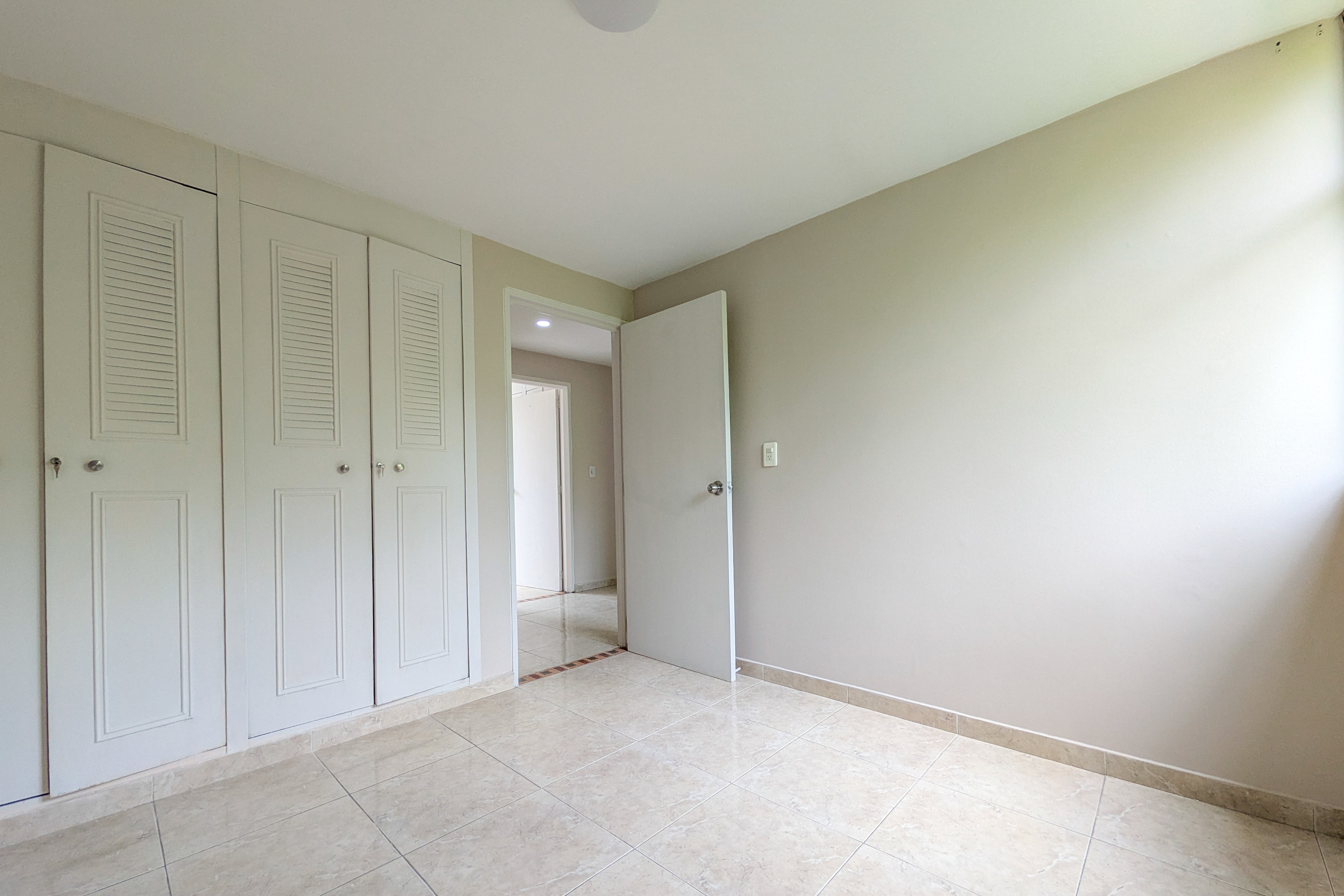 Apartamento de 3 habitaciones y banos en el conjunto La Abadia