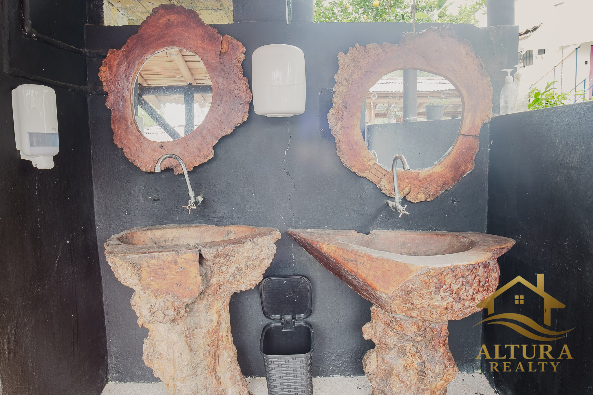 SE VENDE RESTAURANTE CON GRANJA TURISTICA CERCA AL PARQUE DEL CAFE