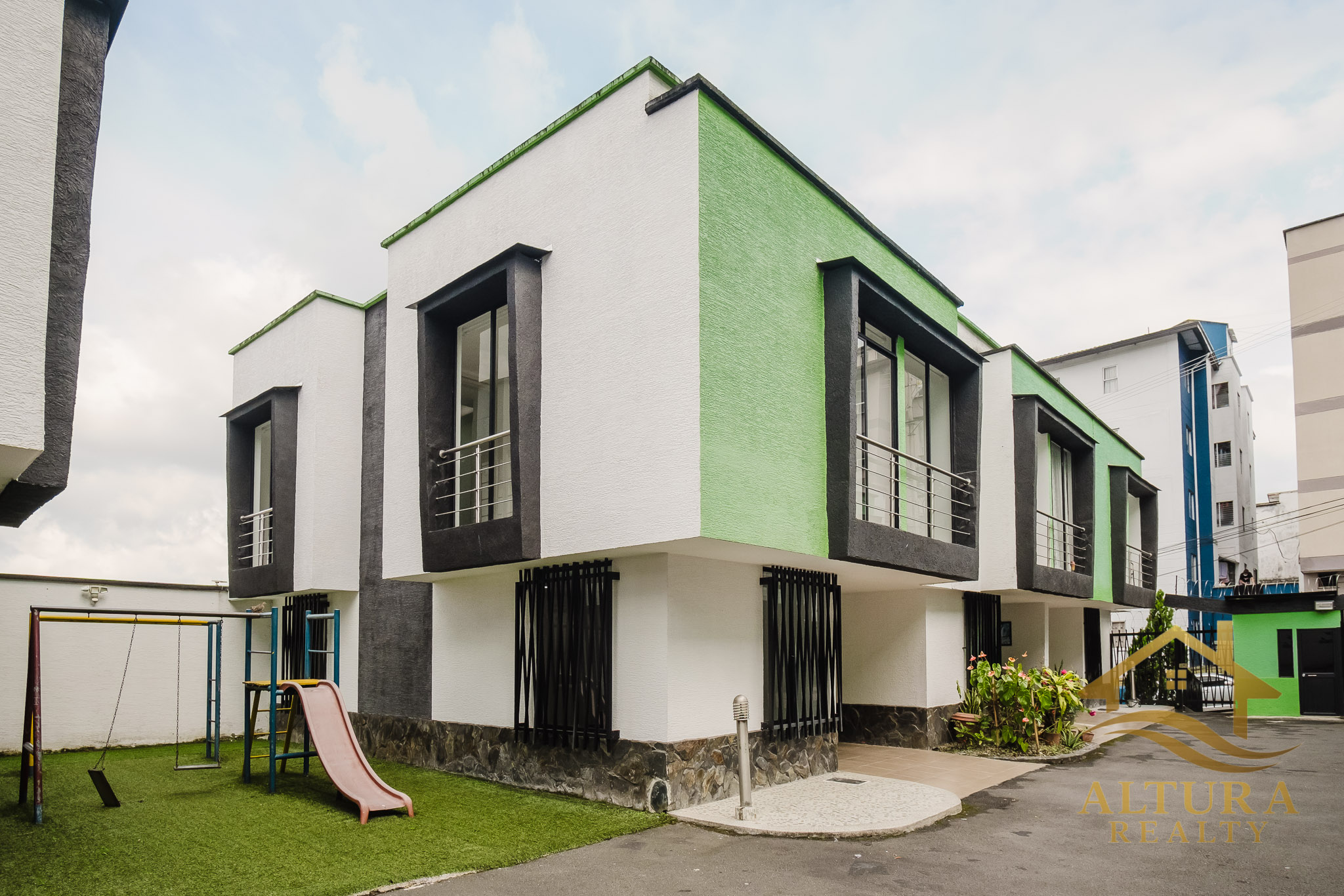 SE VENDE CASA CENTRAL EN CALARCA QUINDIO