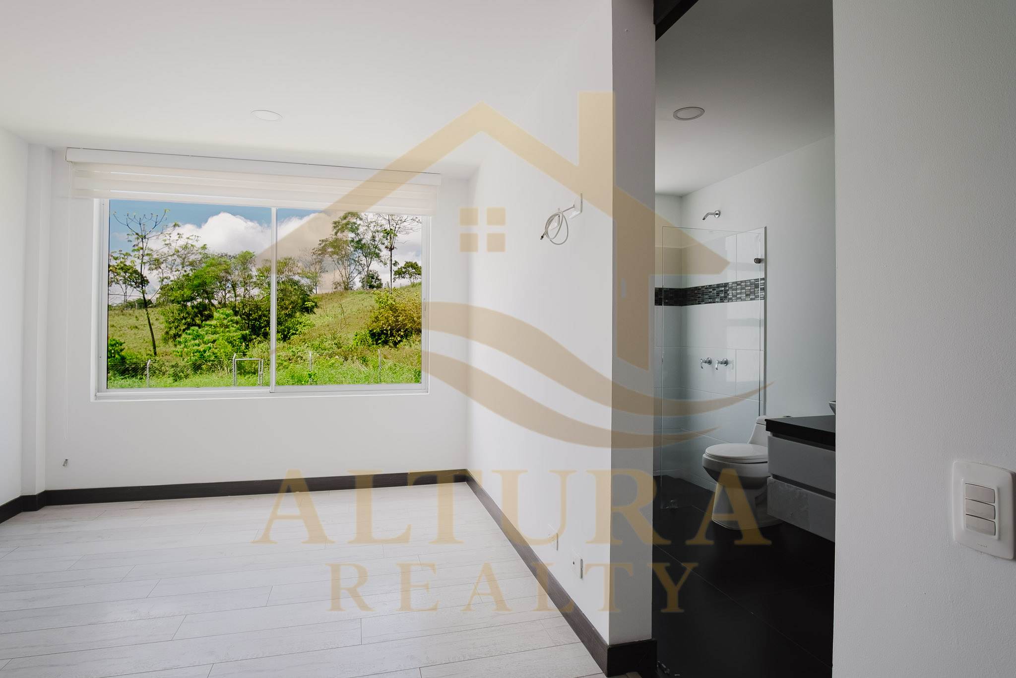 SE VENDE CASA CAMPESTRE ENTRE CIRCASIA Y ARMENIA CONJUNTO CERRADO