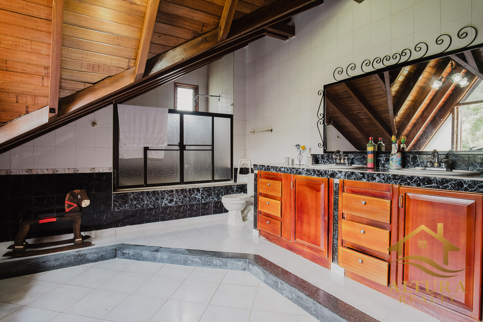 Casa Campestre  En Venta En Circasia Com Amplios Jardines-PROP-001