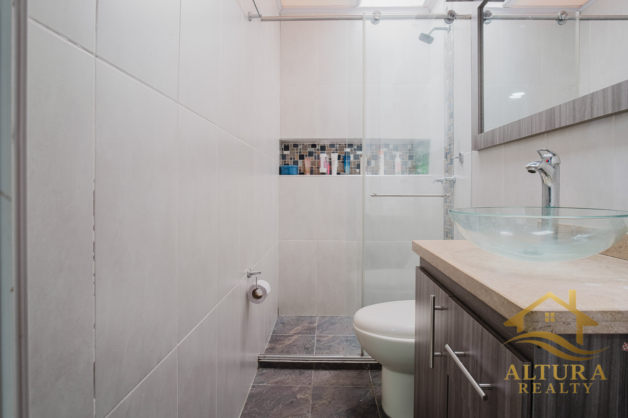 SE VENDE CASA EN CONJUNTO CERRADO CALARCA QUINDIO